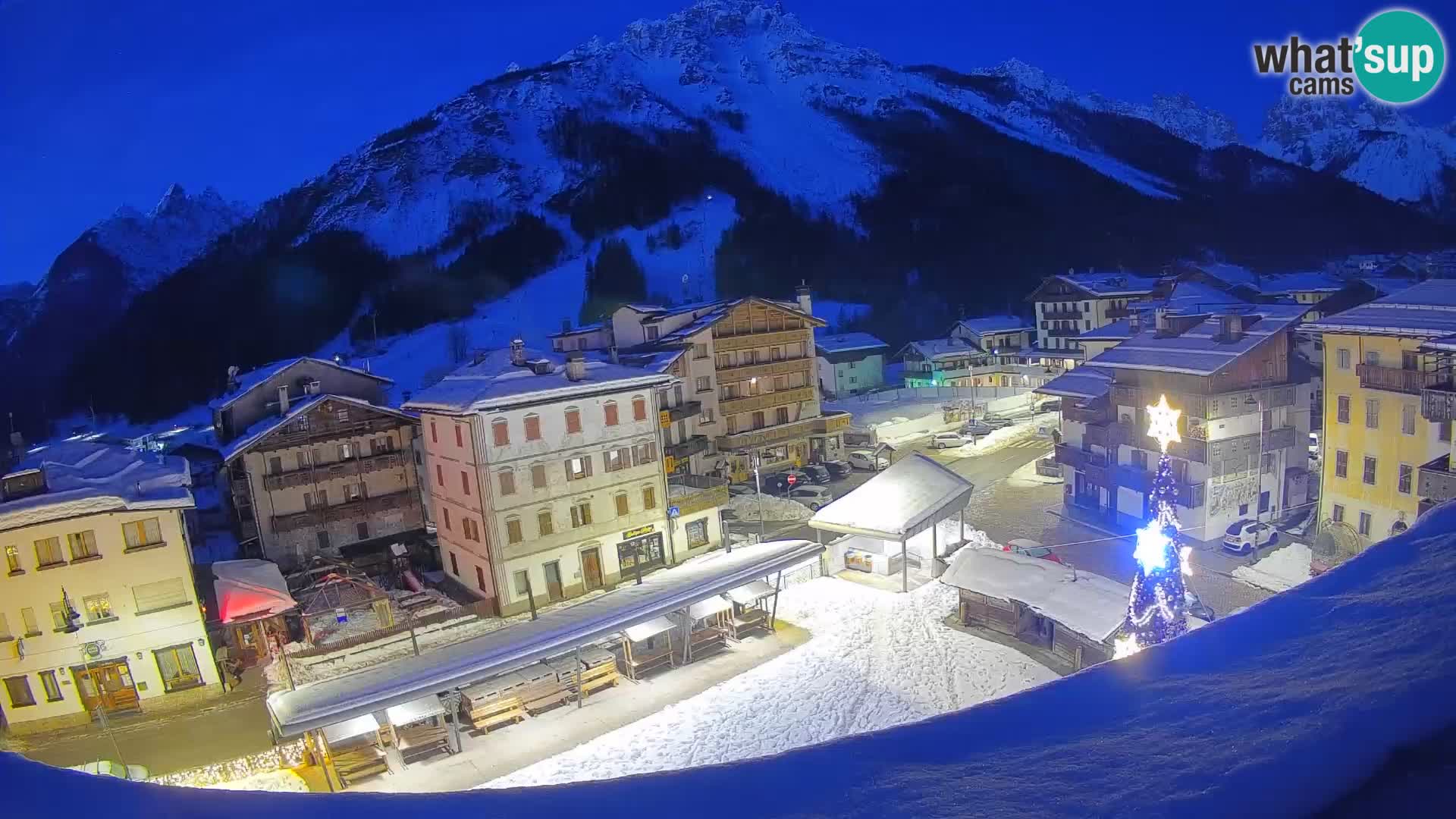 Piazza centrale di Forni di Sopra
