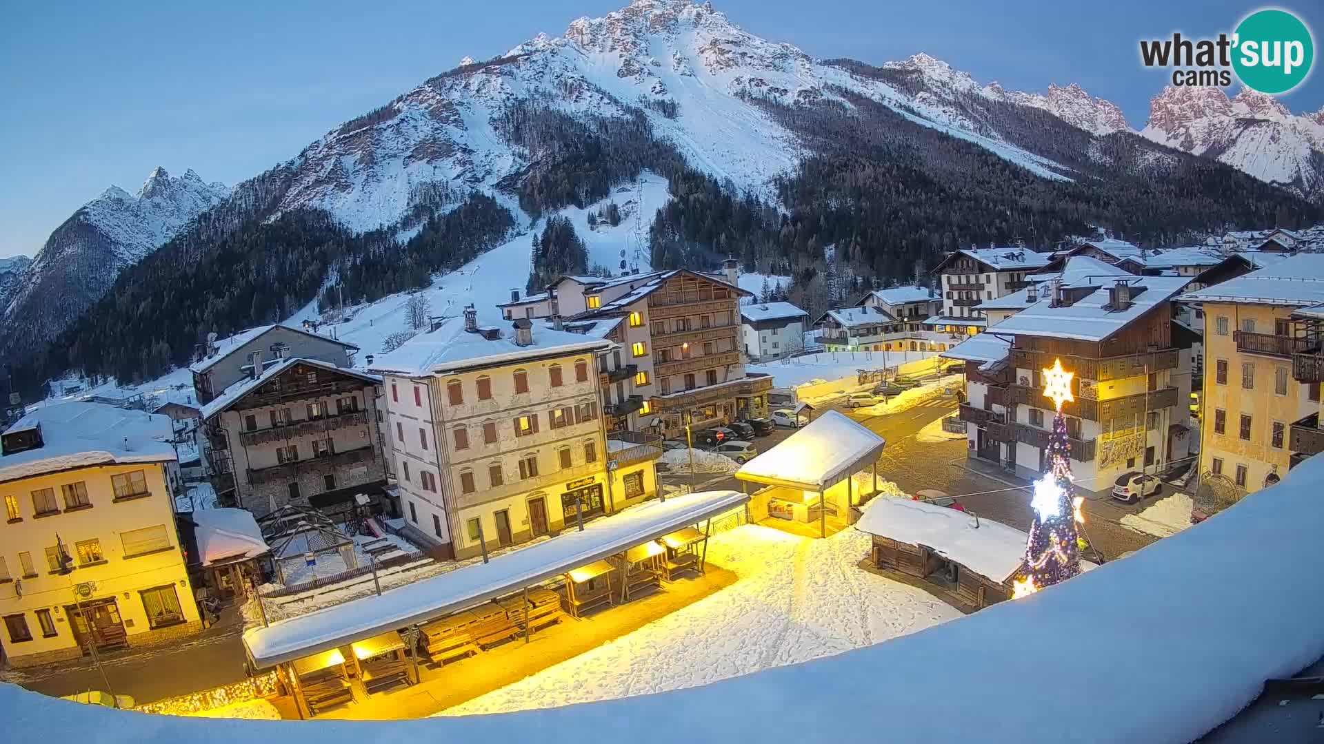 Piazza centrale di Forni di Sopra