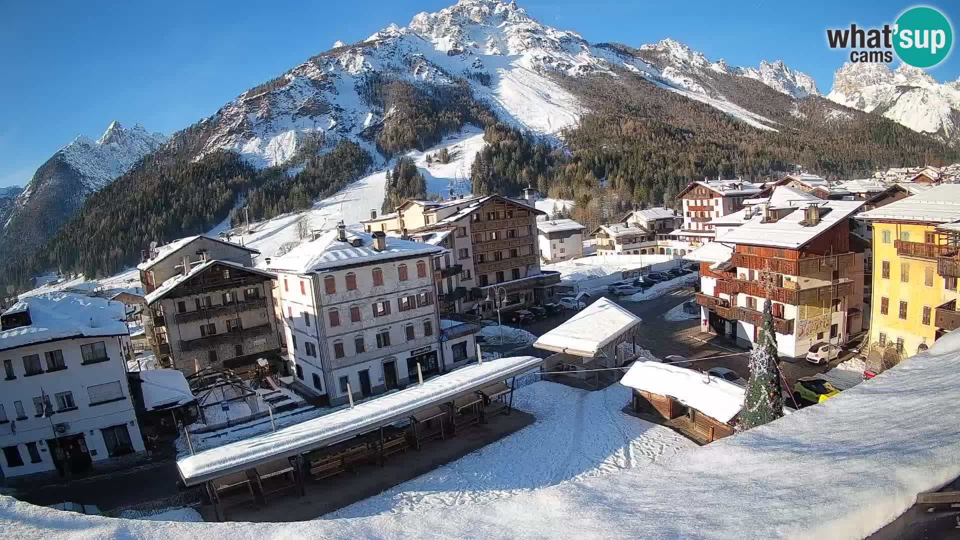 Piazza centrale di Forni di Sopra