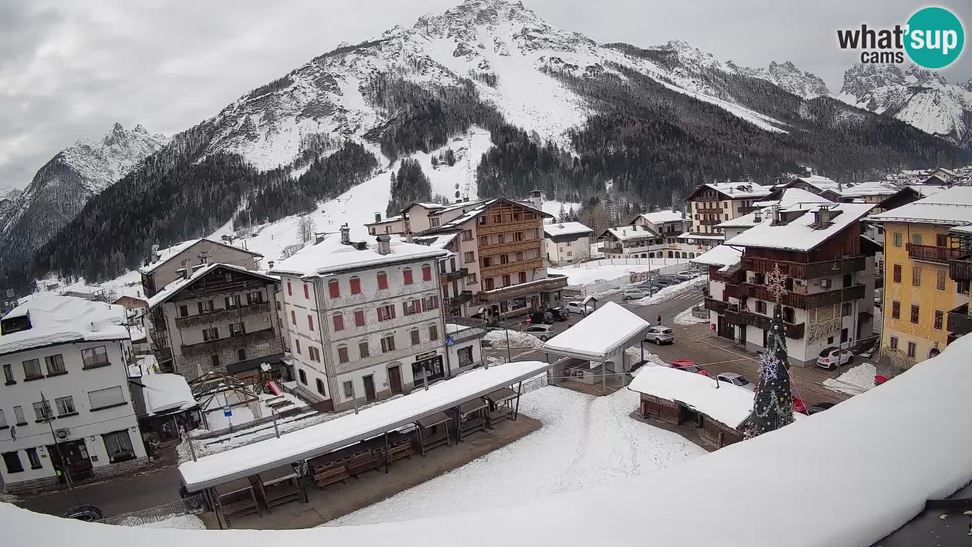 Piazza centrale di Forni di Sopra