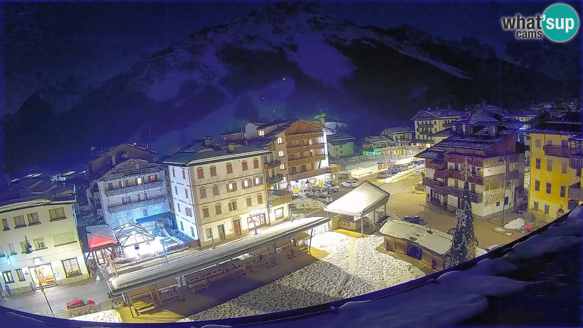 Piazza centrale di Forni di Sopra