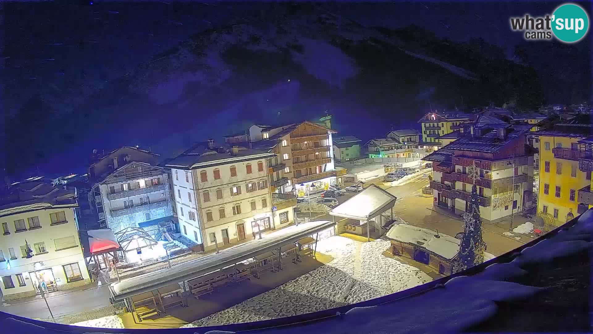 Piazza centrale di Forni di Sopra
