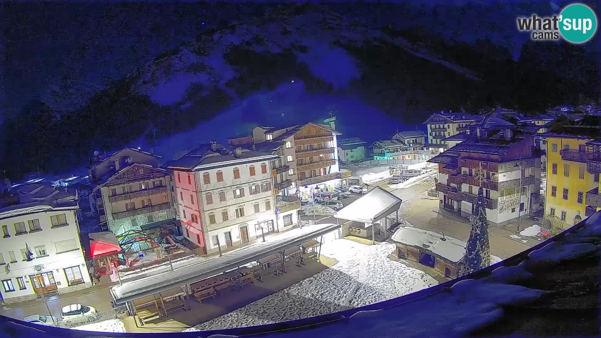 Piazza centrale di Forni di Sopra