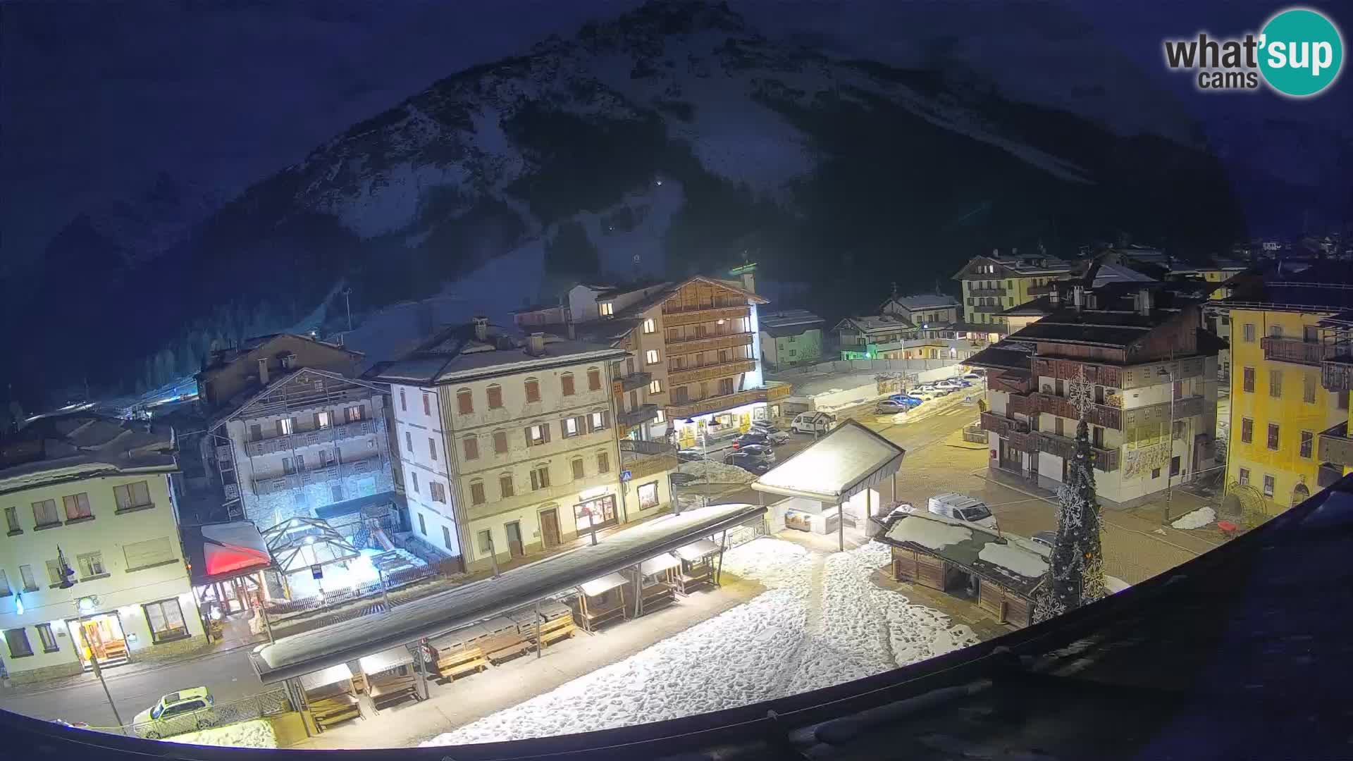 Piazza centrale di Forni di Sopra