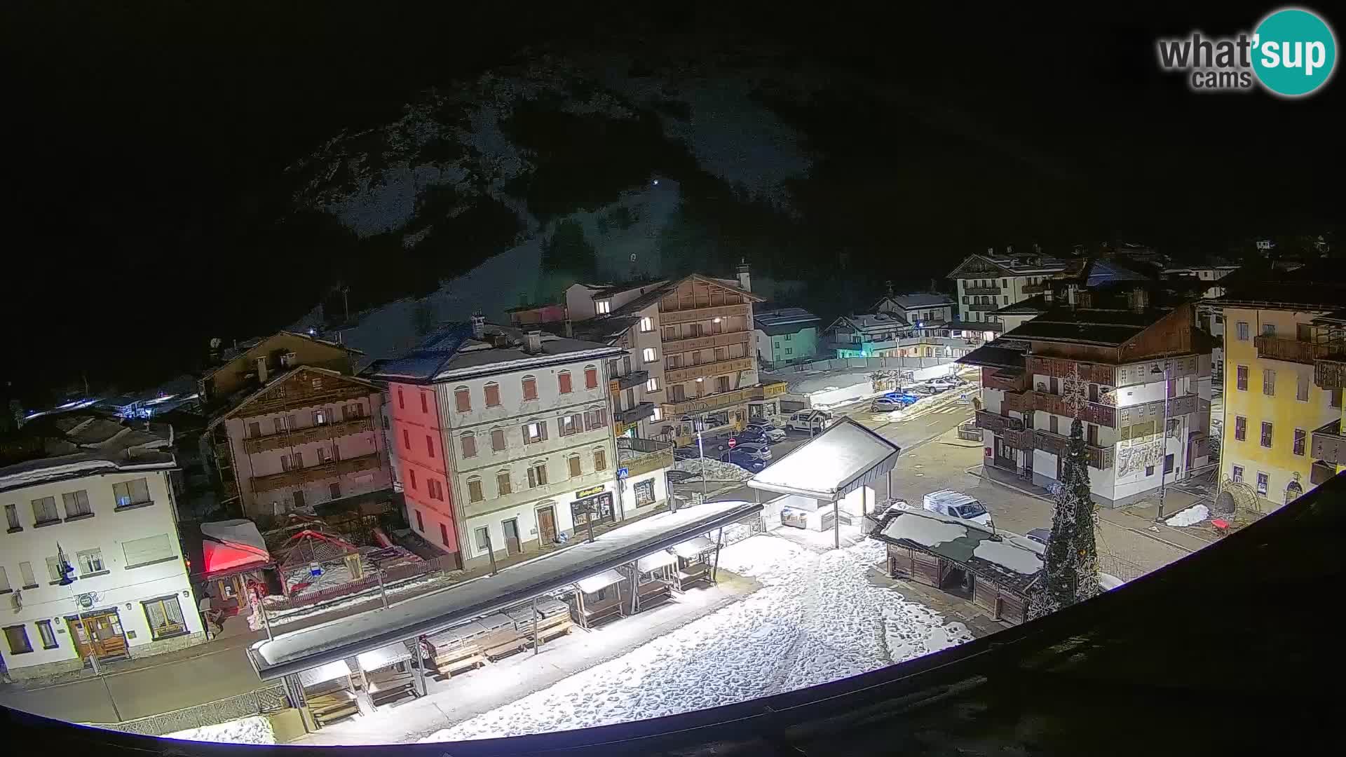 Piazza centrale di Forni di Sopra