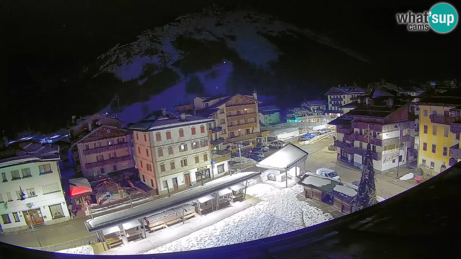 Piazza centrale di Forni di Sopra