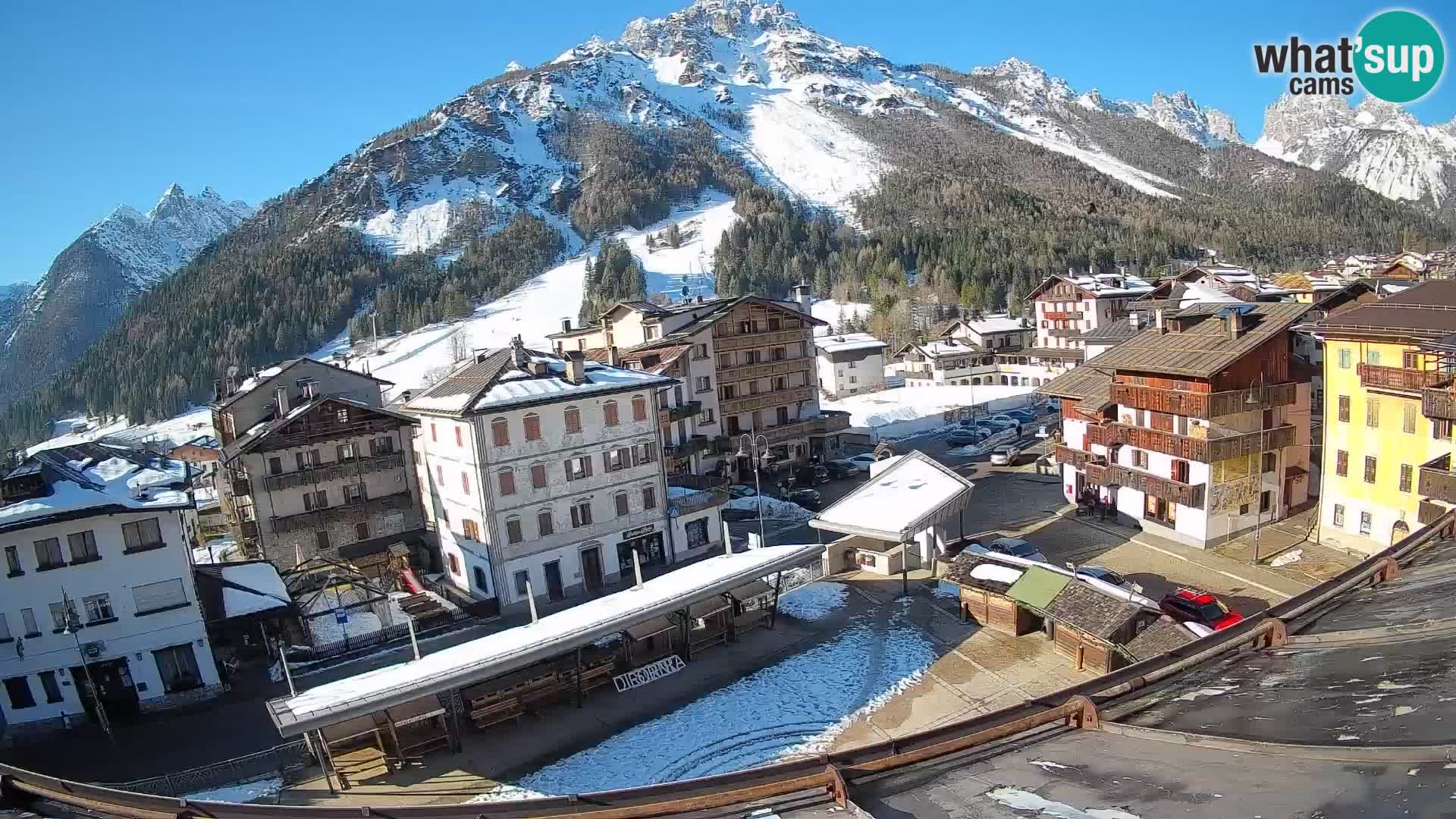 Plaza principal de Forni di Sopra