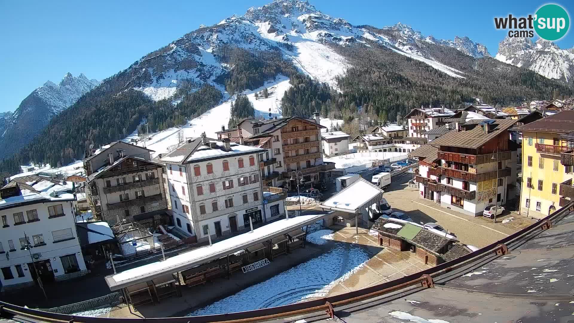 Piazza centrale di Forni di Sopra