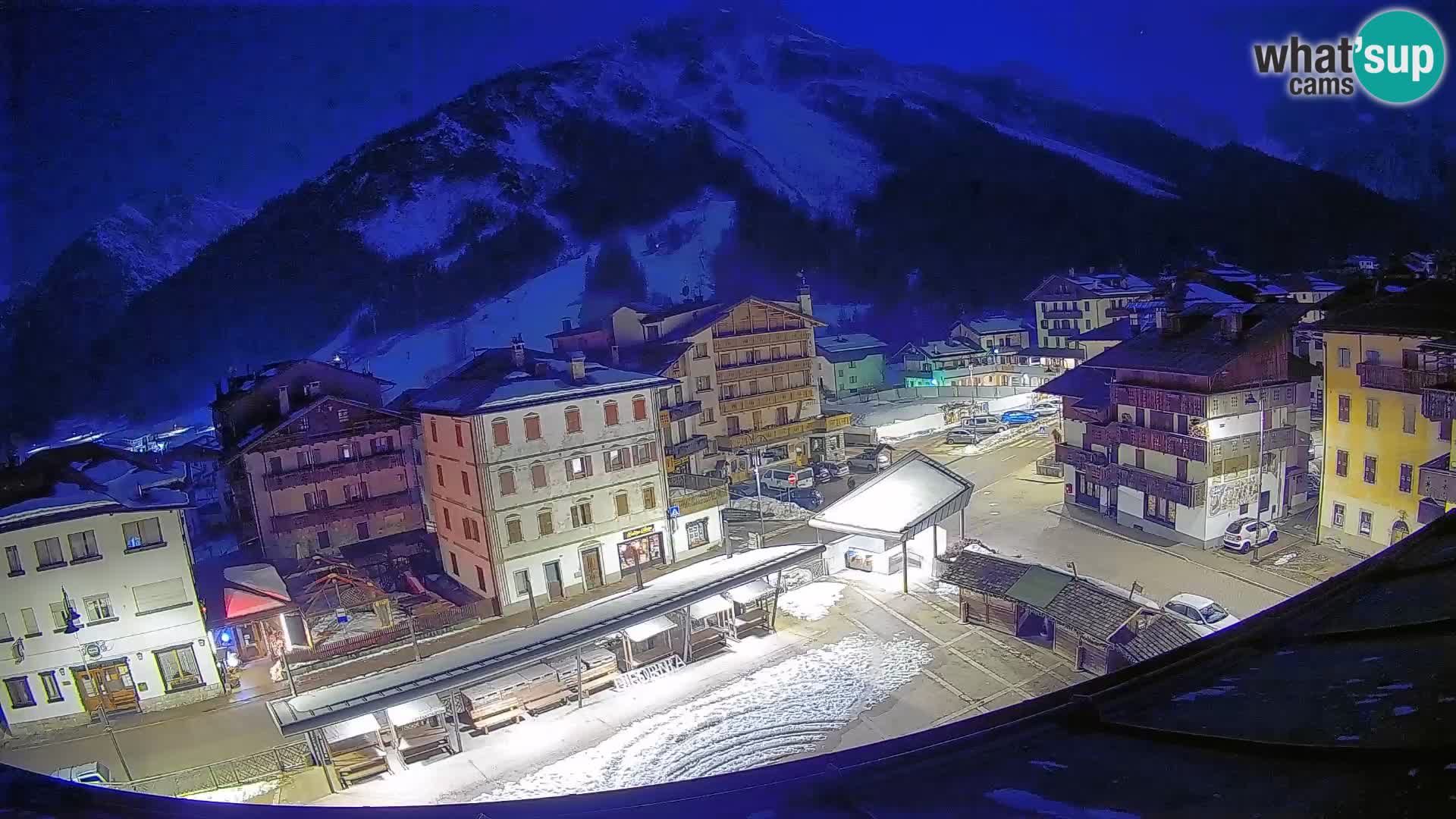 Piazza centrale di Forni di Sopra