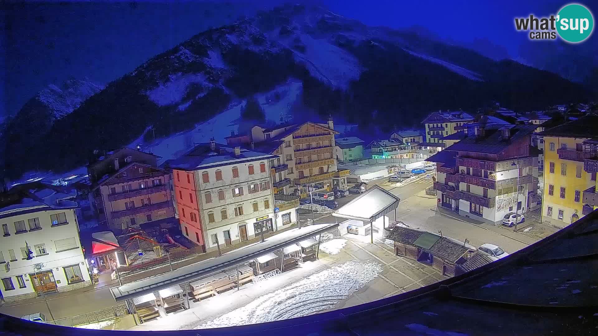 Piazza centrale di Forni di Sopra