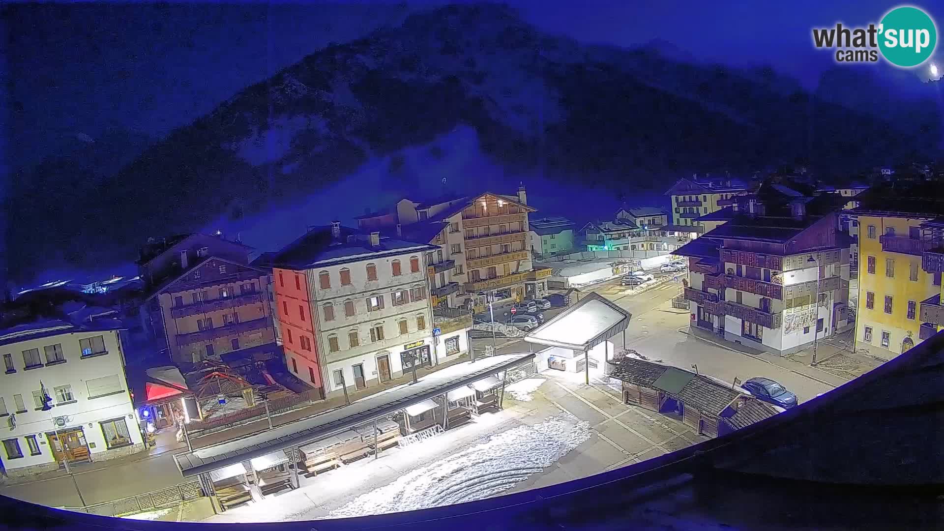 Piazza centrale di Forni di Sopra