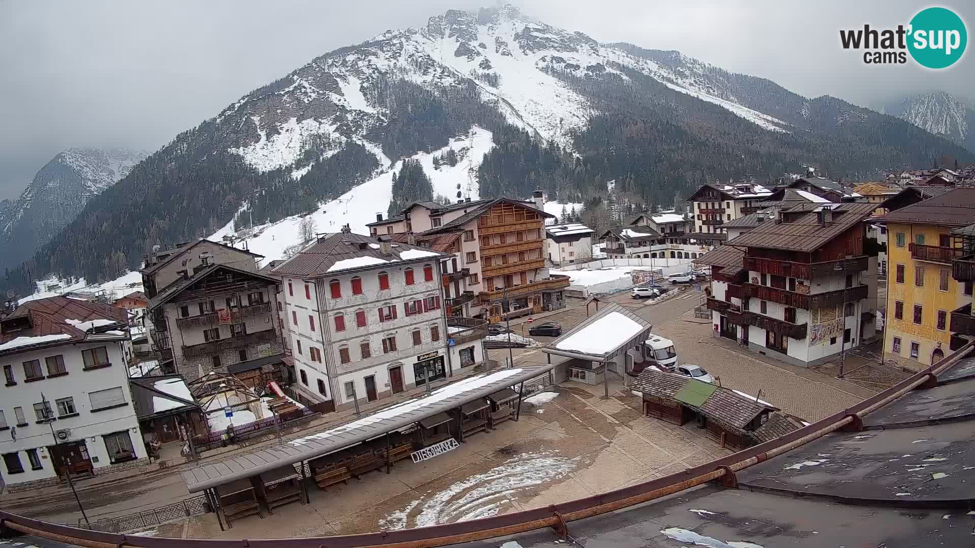 Piazza centrale di Forni di Sopra