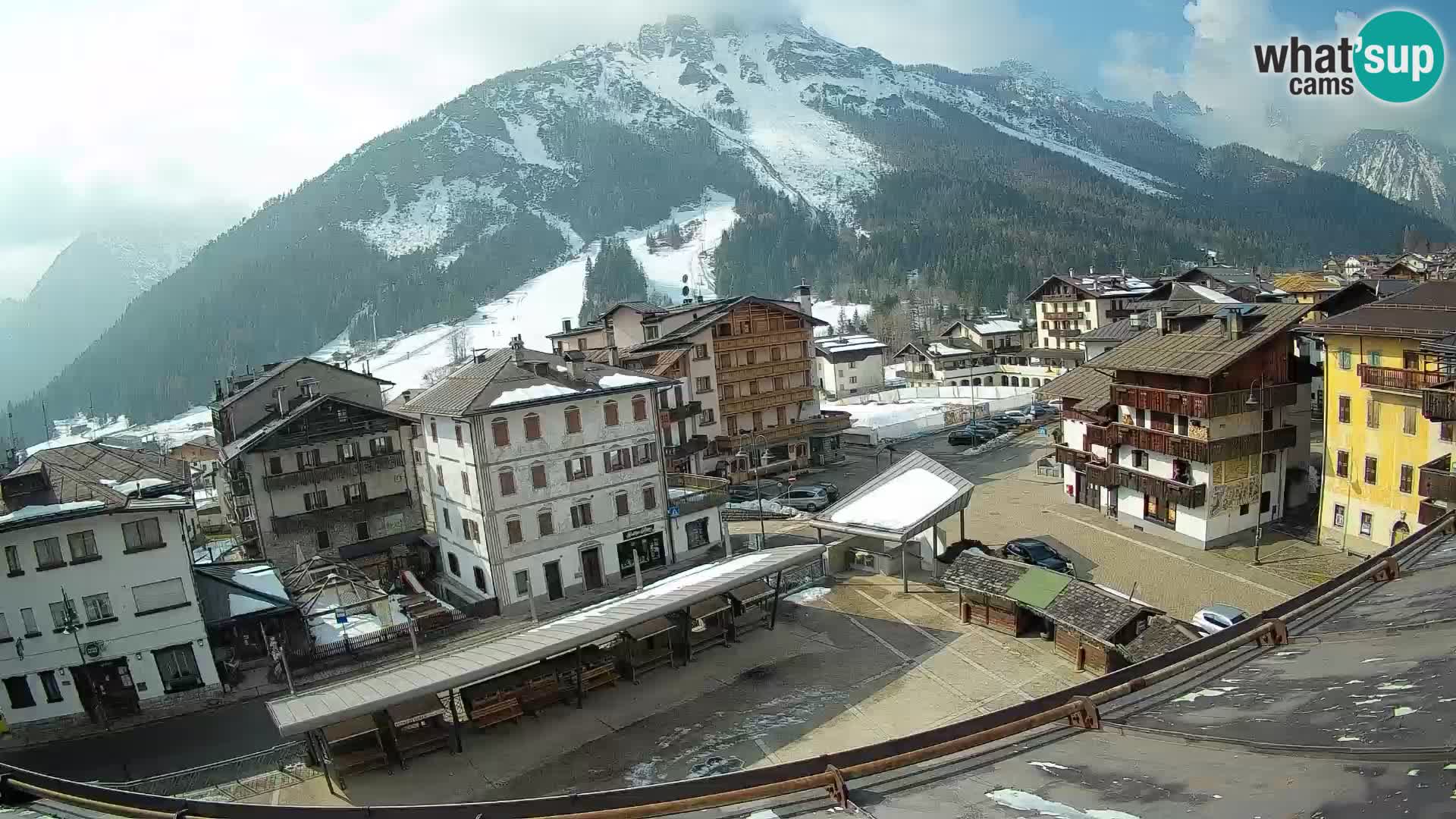 Plaza principal de Forni di Sopra