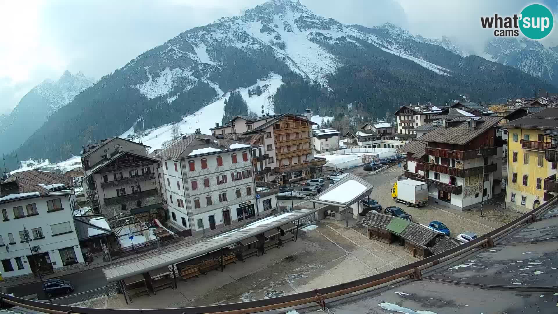 Piazza centrale di Forni di Sopra