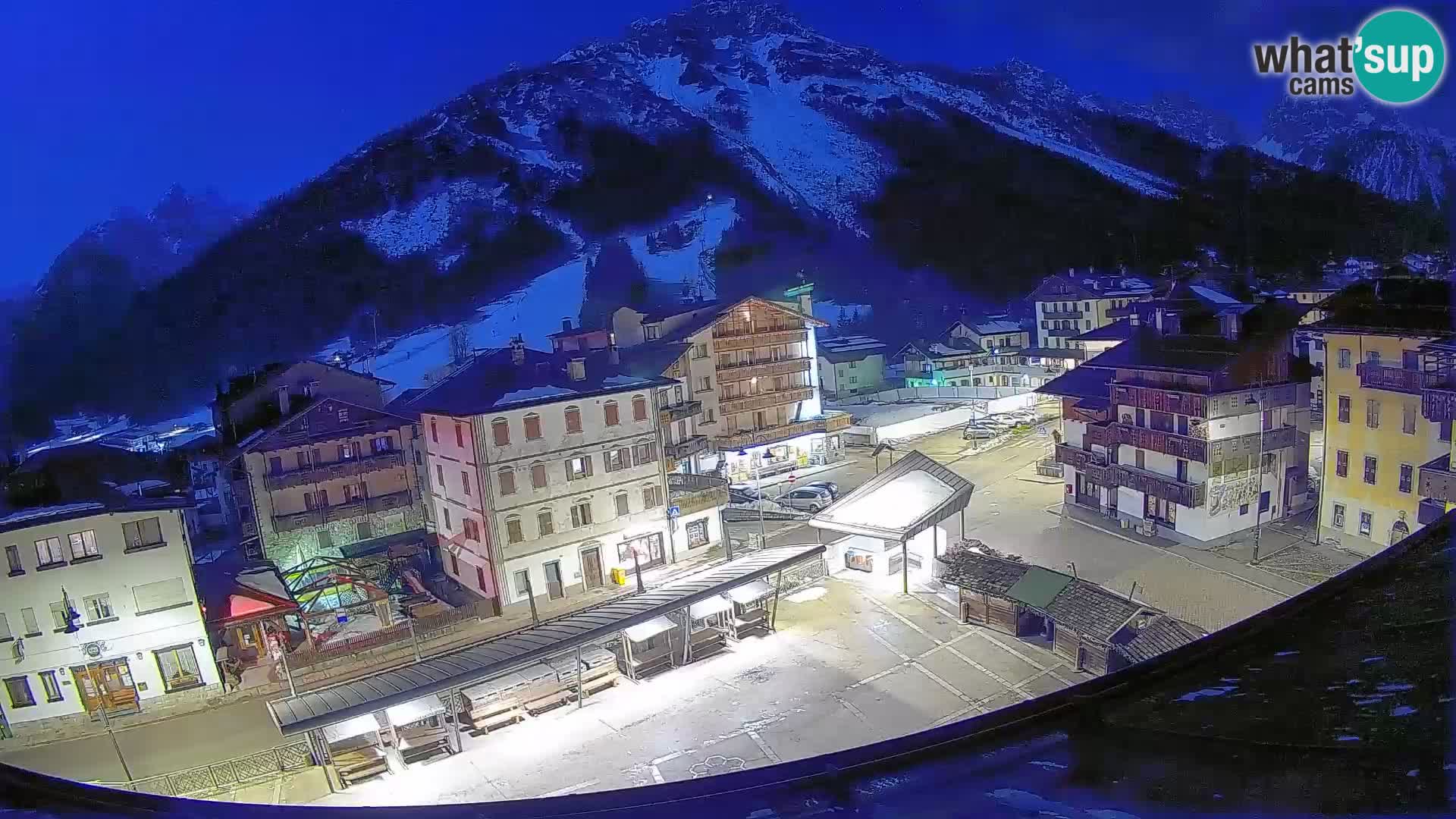 Piazza centrale di Forni di Sopra
