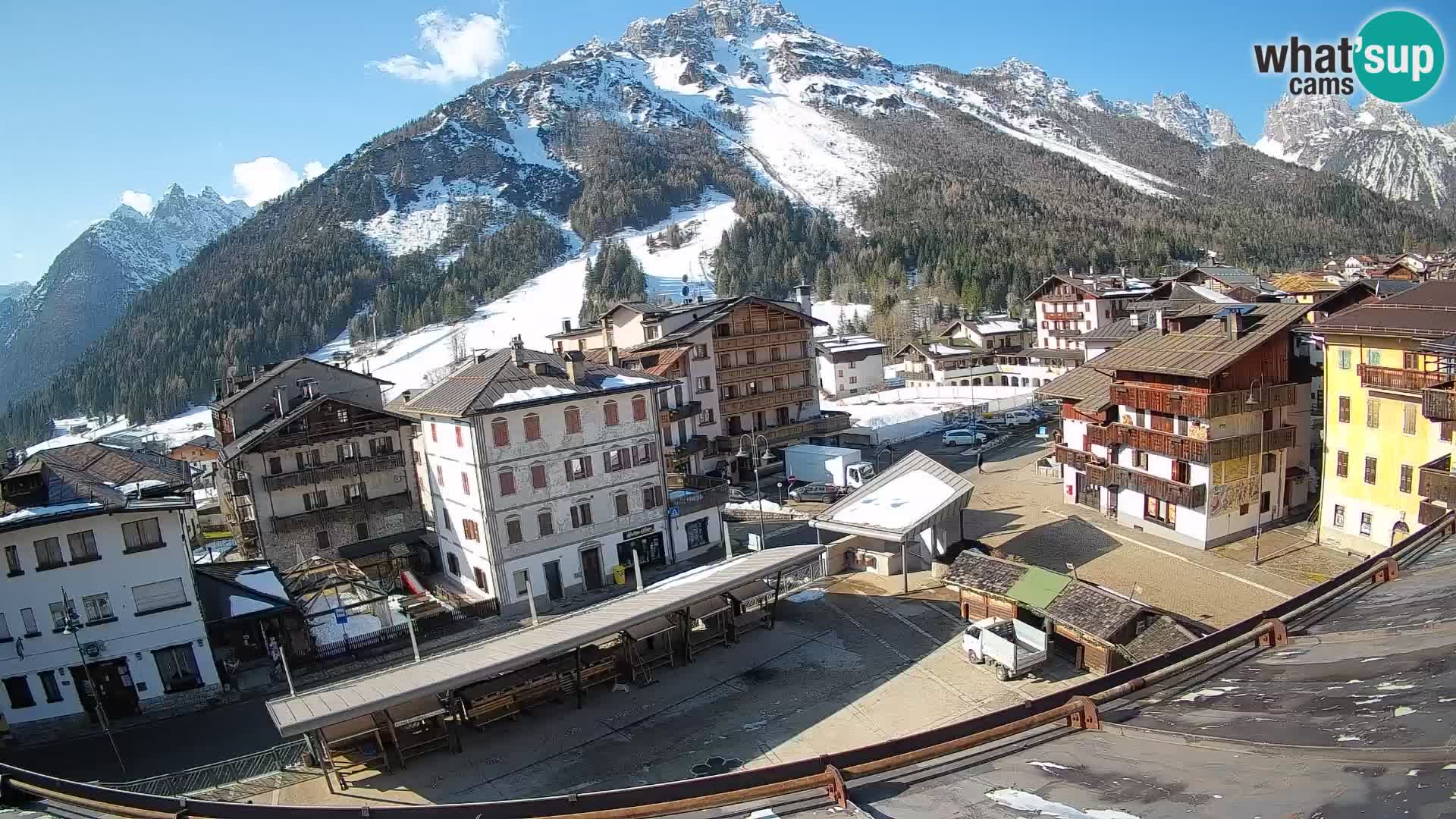 Piazza centrale di Forni di Sopra