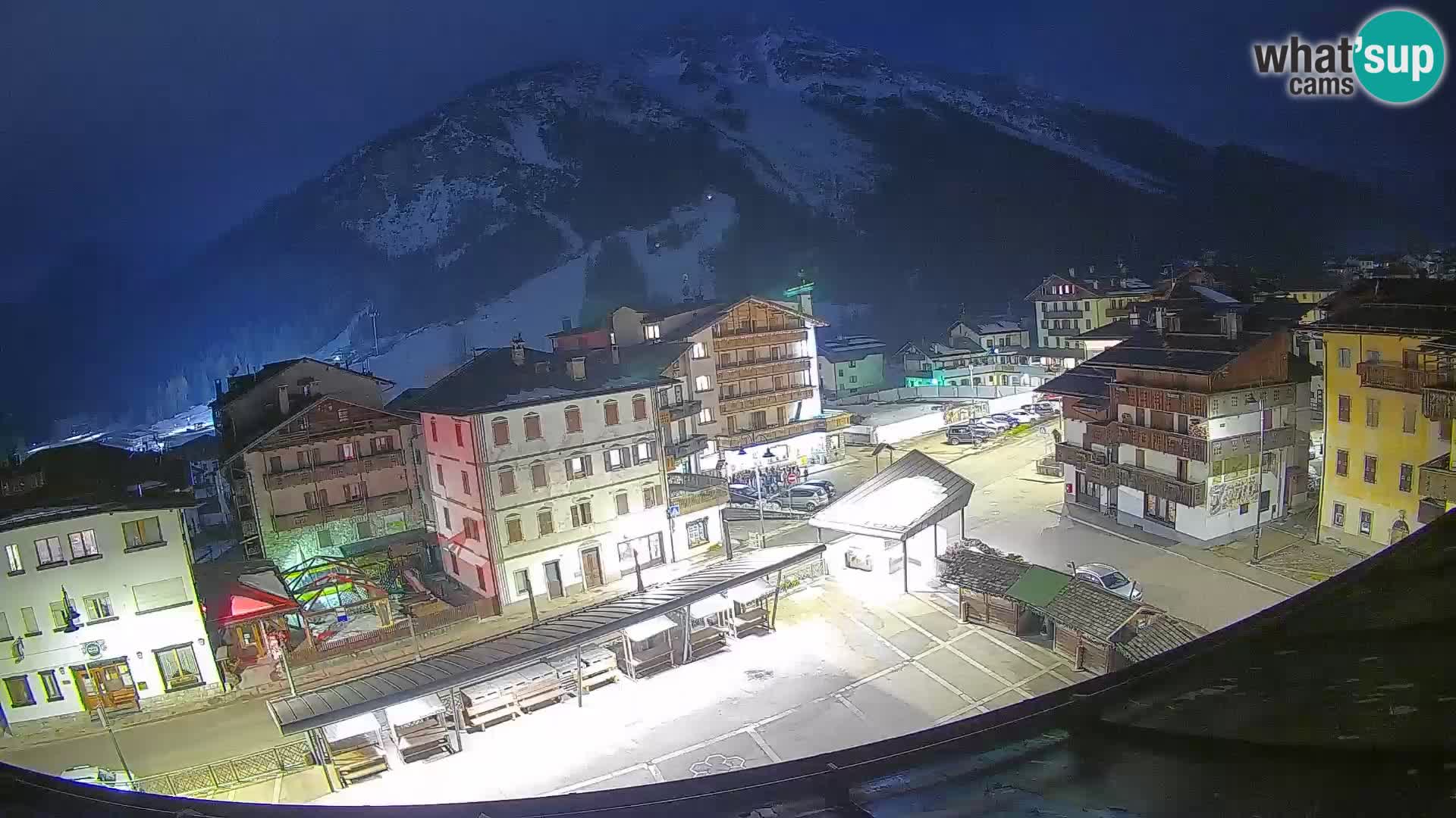 Piazza centrale di Forni di Sopra
