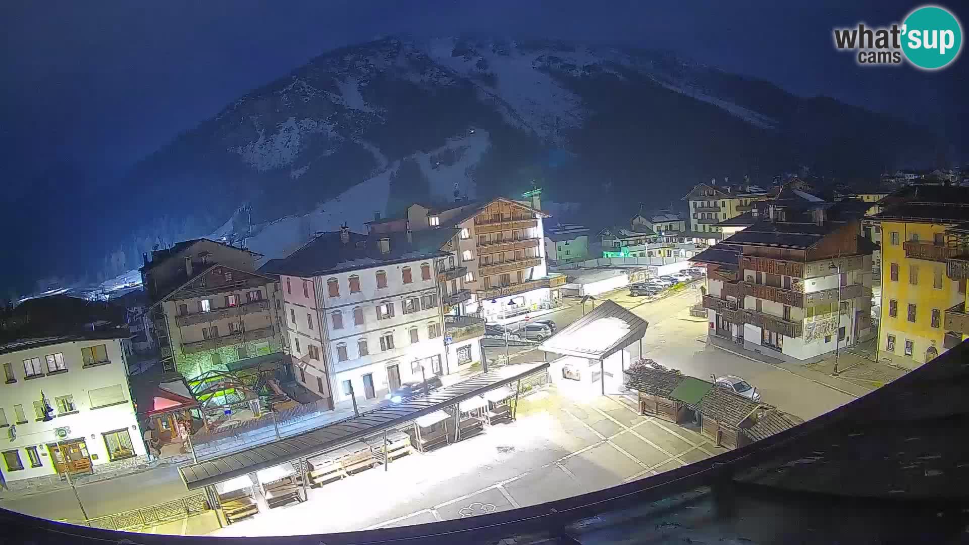 Plaza principal de Forni di Sopra