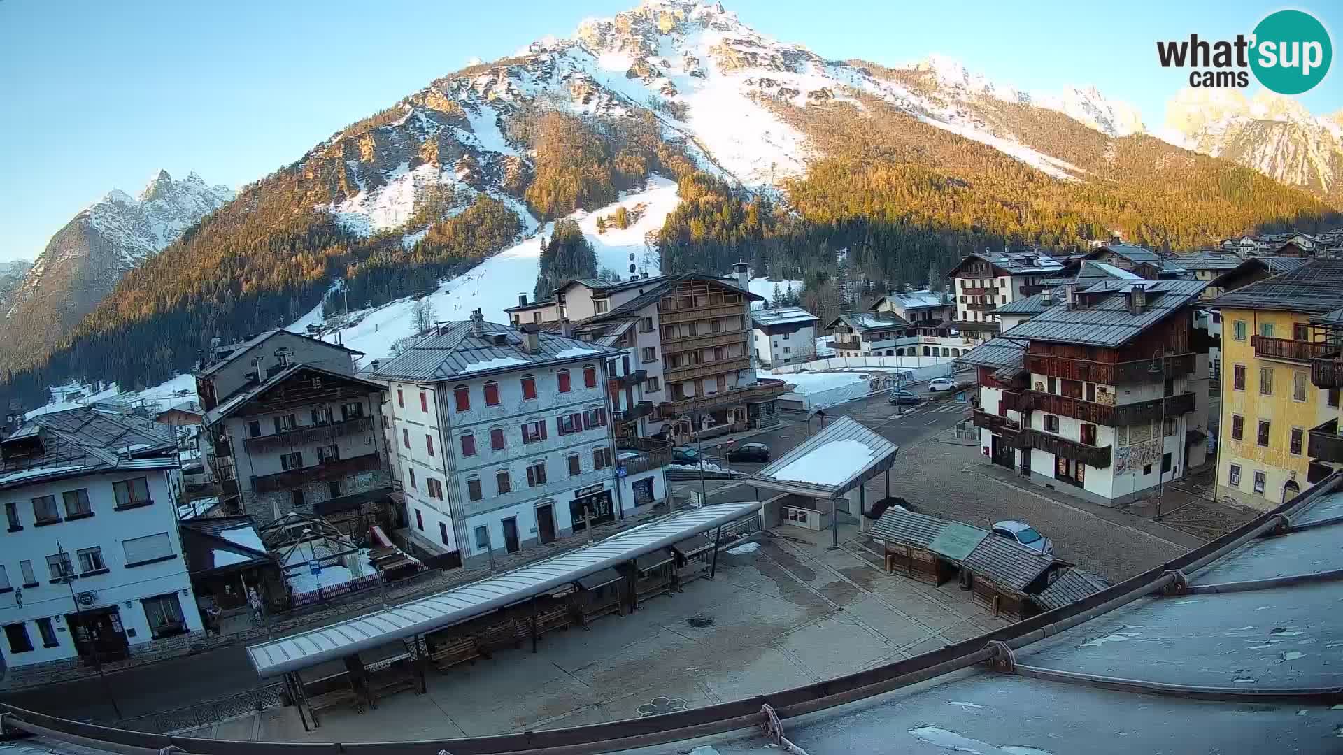 Piazza centrale di Forni di Sopra