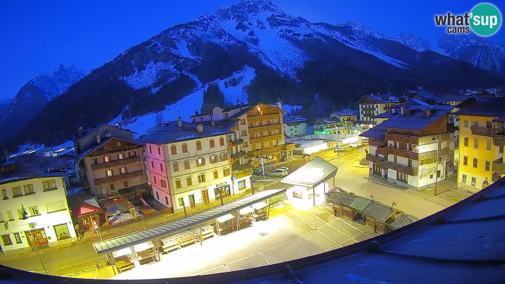 Piazza centrale di Forni di Sopra