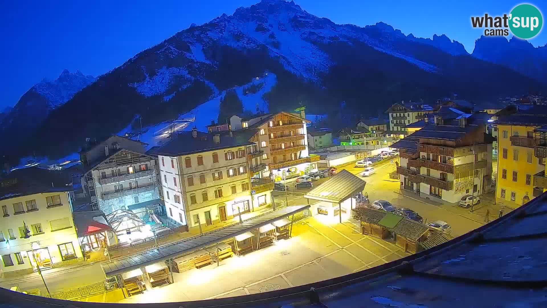 Piazza centrale di Forni di Sopra