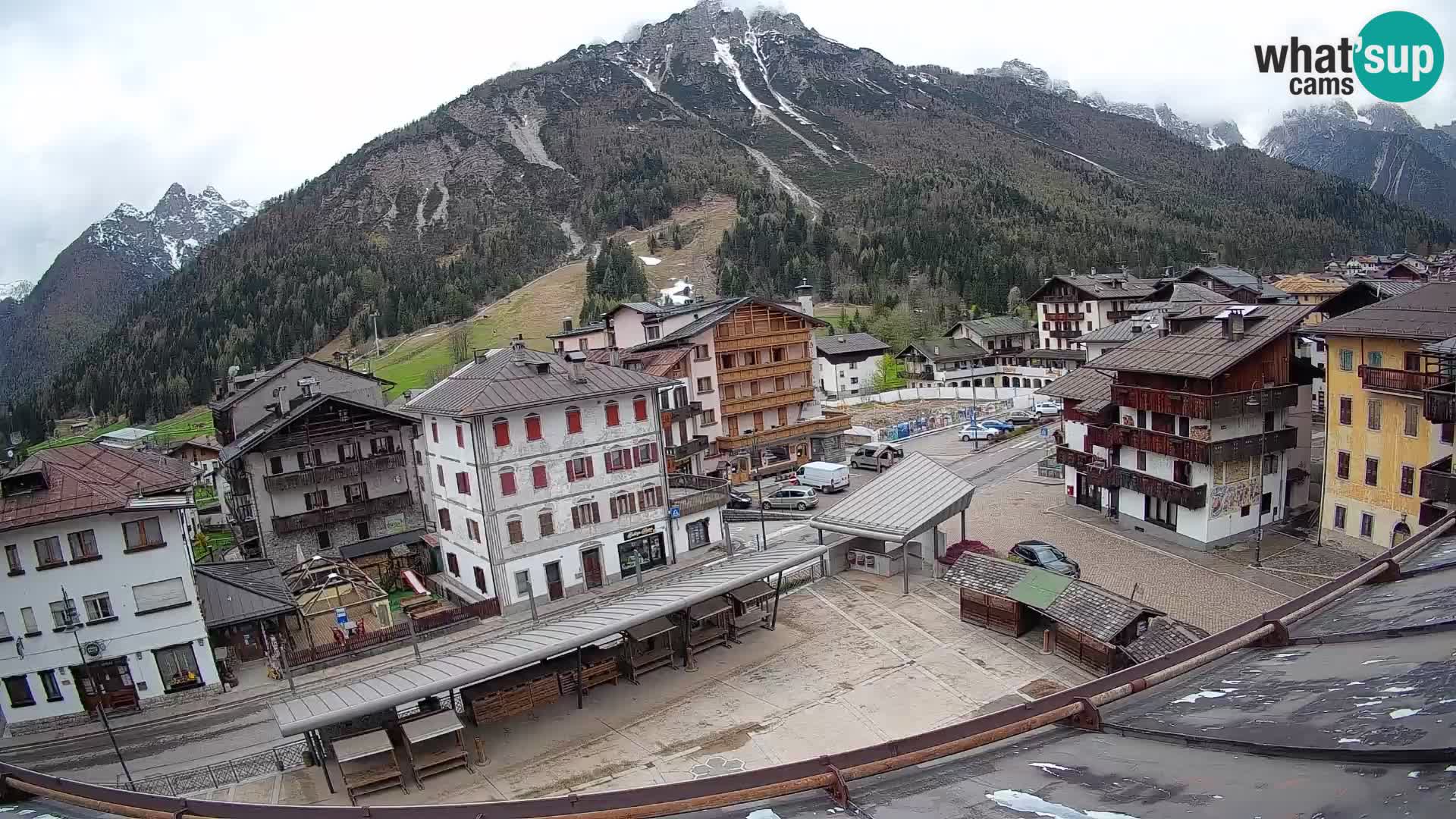 Piazza centrale di Forni di Sopra