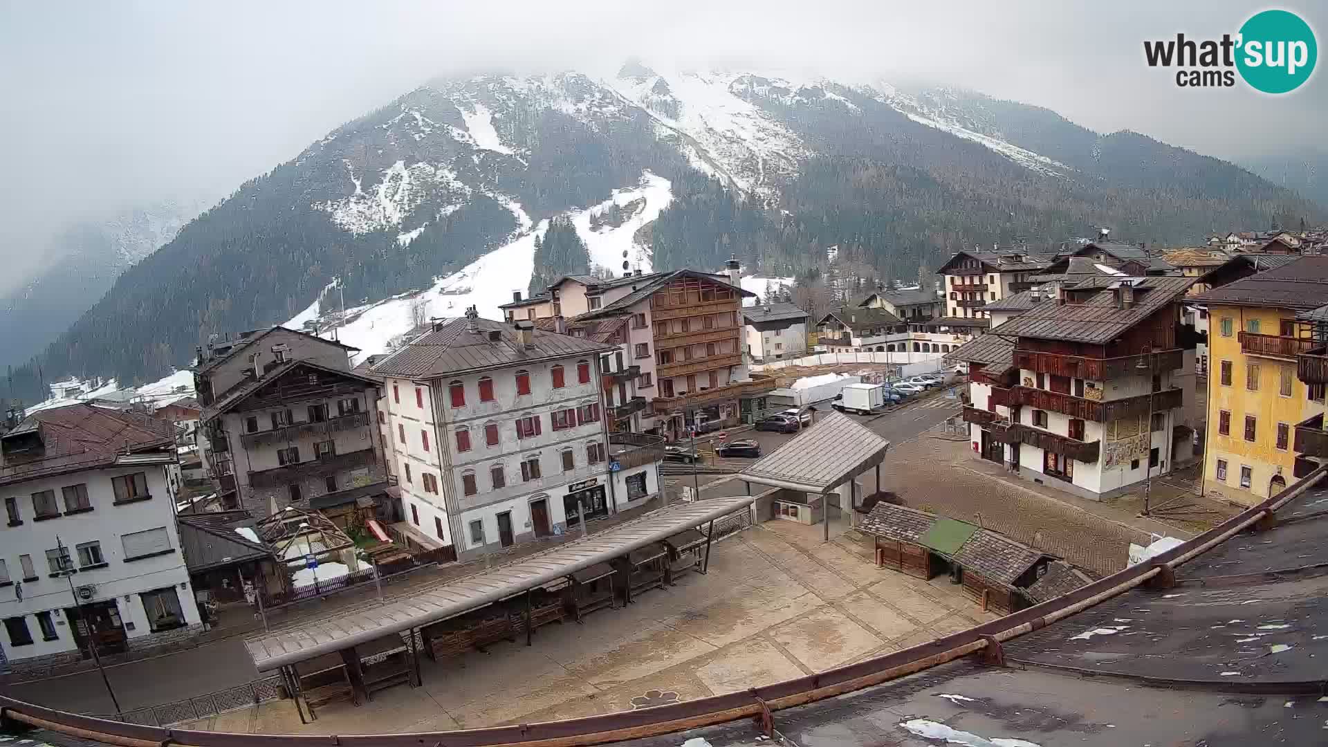 Piazza centrale di Forni di Sopra