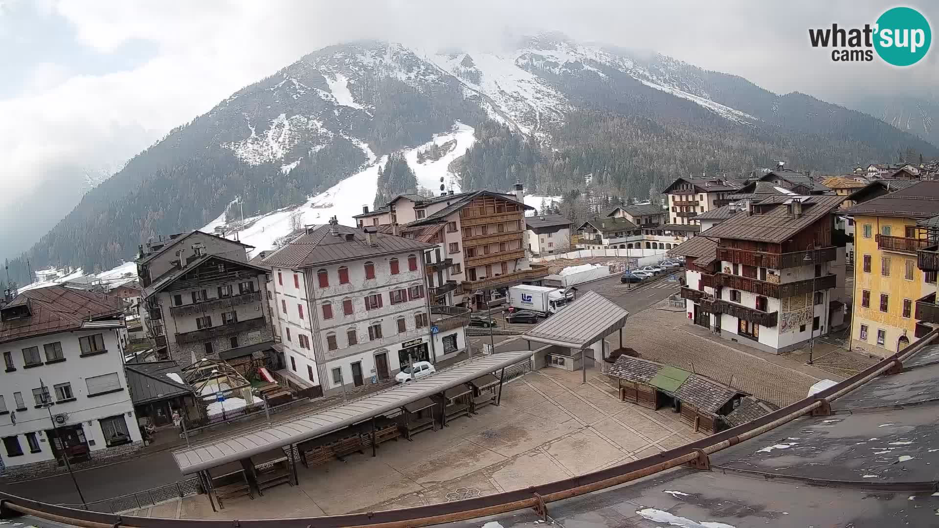Plaza principal de Forni di Sopra