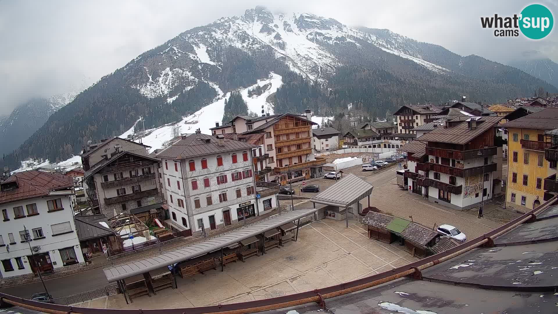 Plaza principal de Forni di Sopra