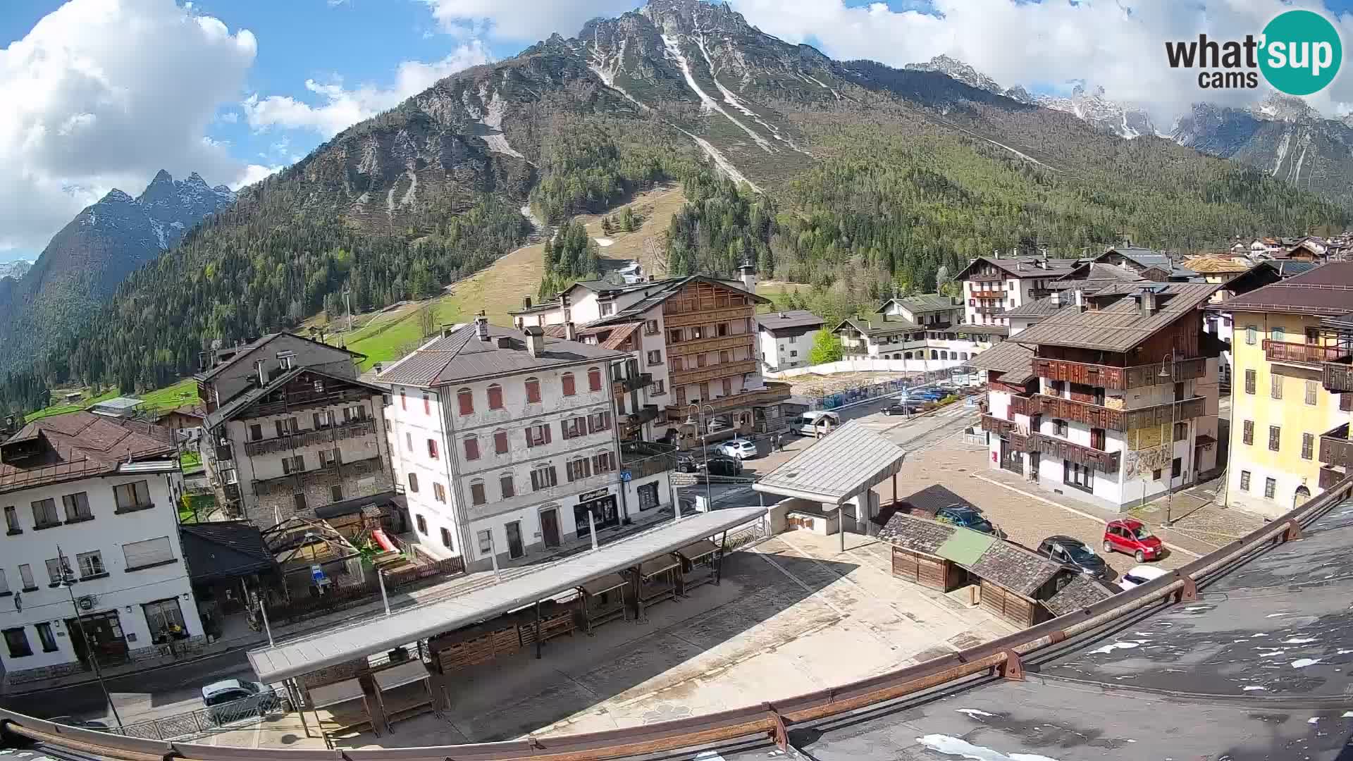 Plaza principal de Forni di Sopra