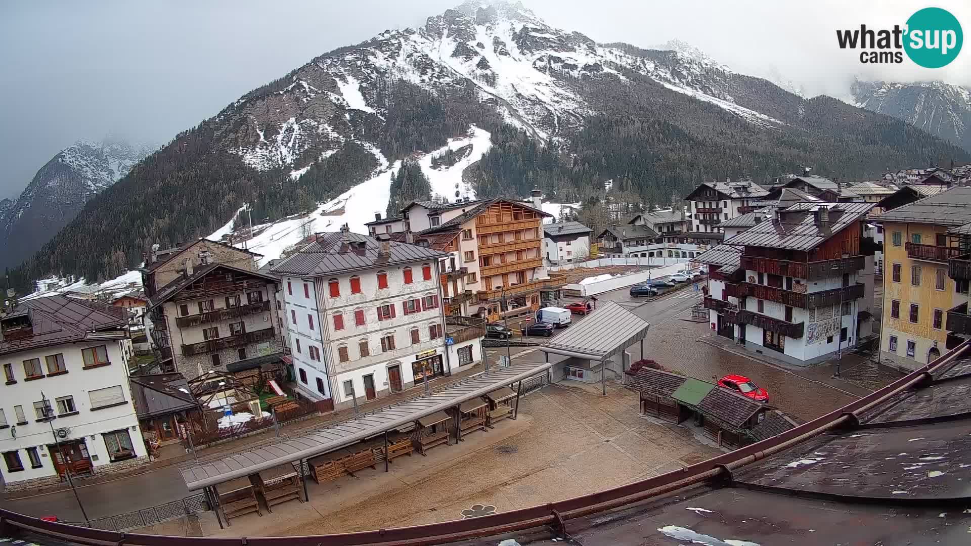 Piazza centrale di Forni di Sopra