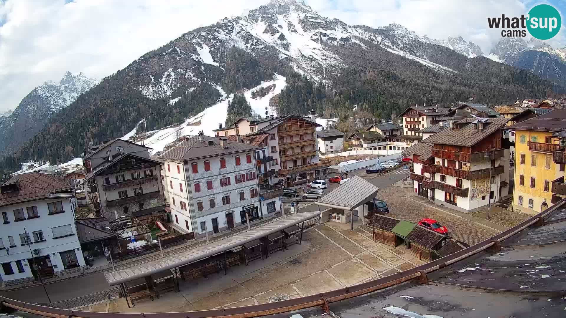 Piazza centrale di Forni di Sopra