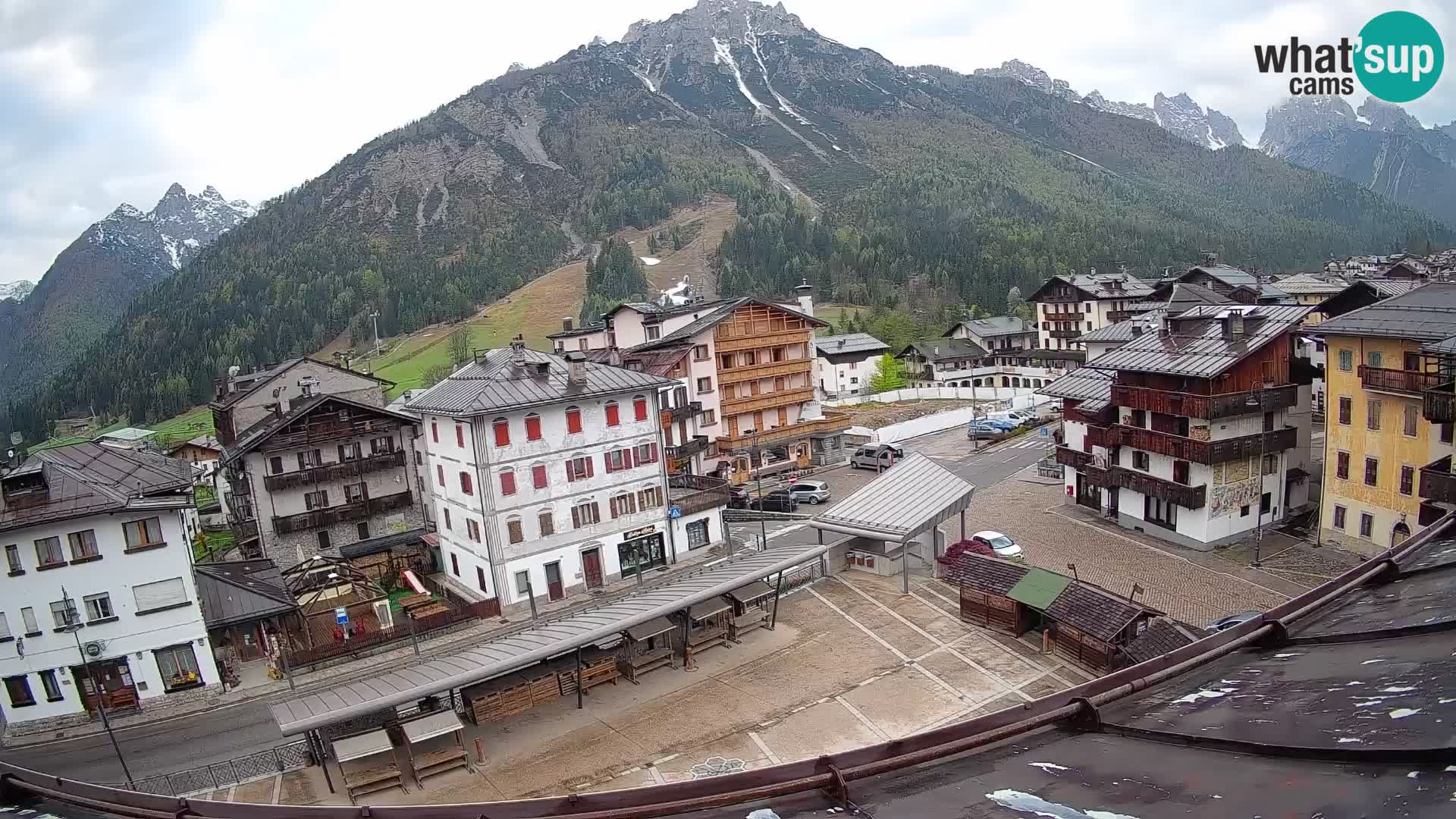Piazza centrale di Forni di Sopra
