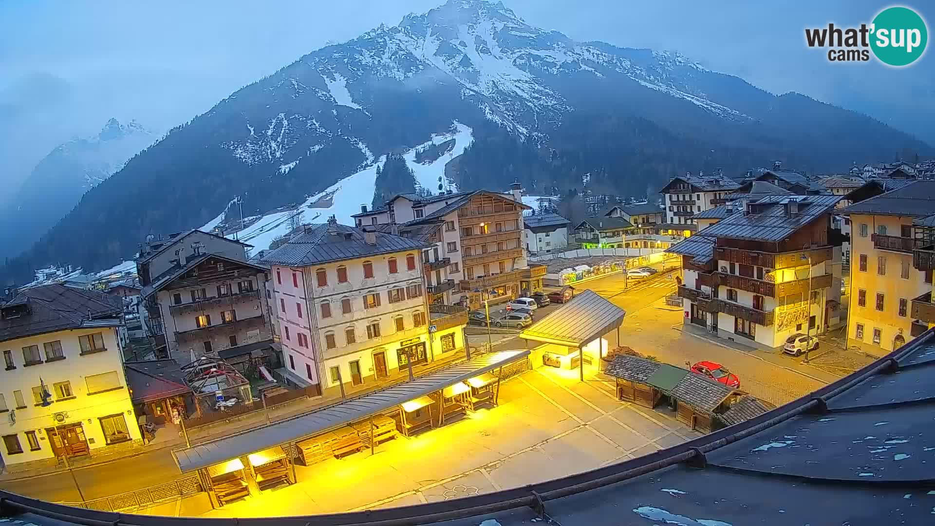 Piazza centrale di Forni di Sopra
