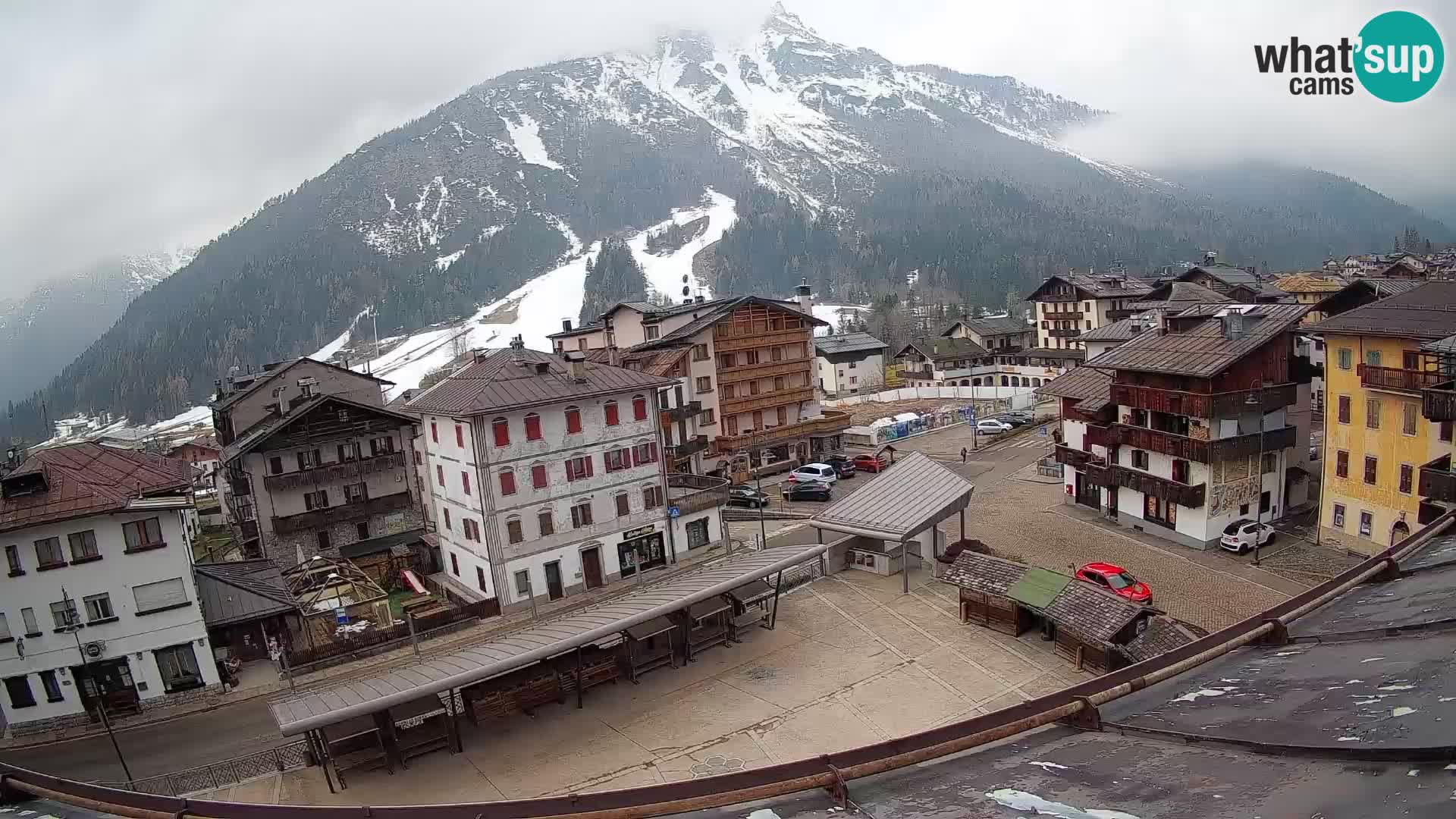 Piazza centrale di Forni di Sopra