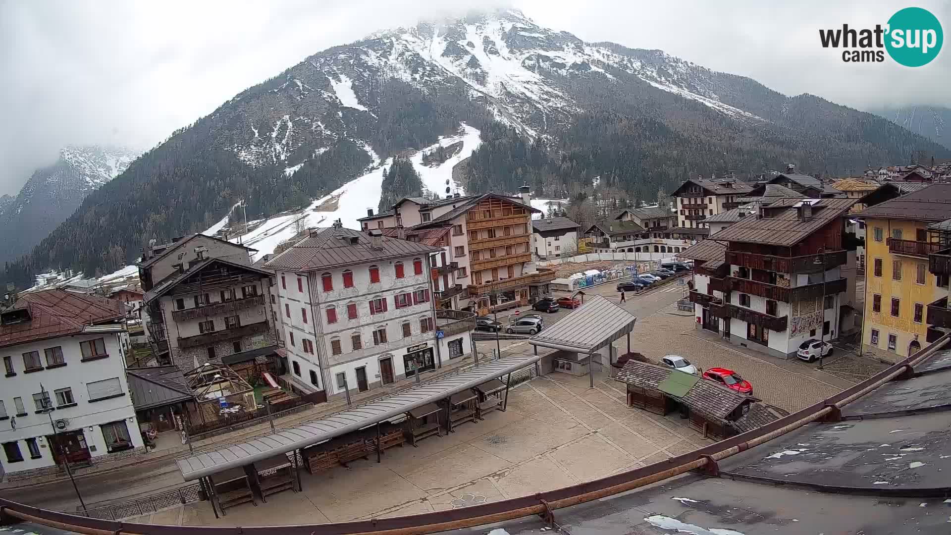 Plaza principal de Forni di Sopra