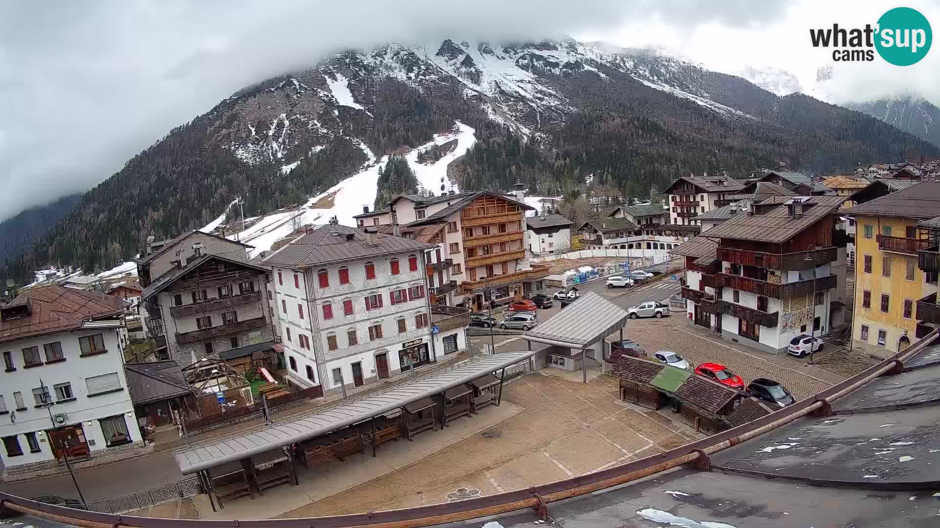 Piazza centrale di Forni di Sopra
