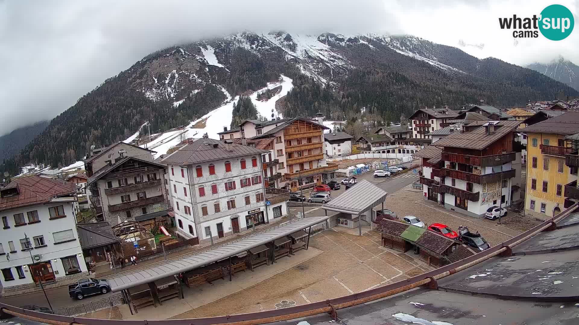 Piazza centrale di Forni di Sopra