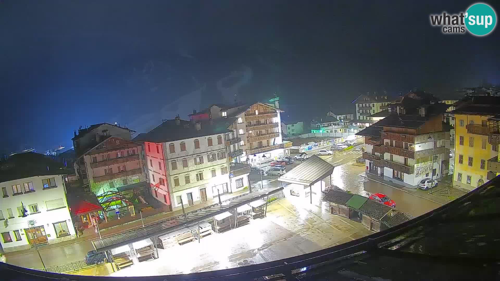 Piazza centrale di Forni di Sopra