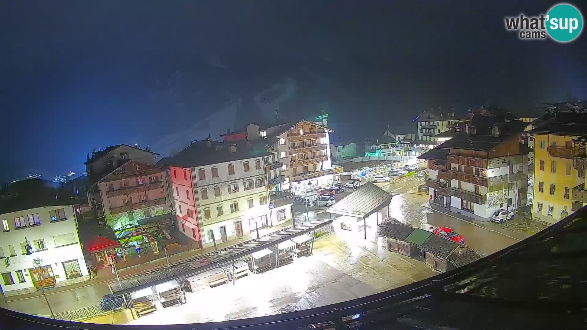 Piazza centrale di Forni di Sopra