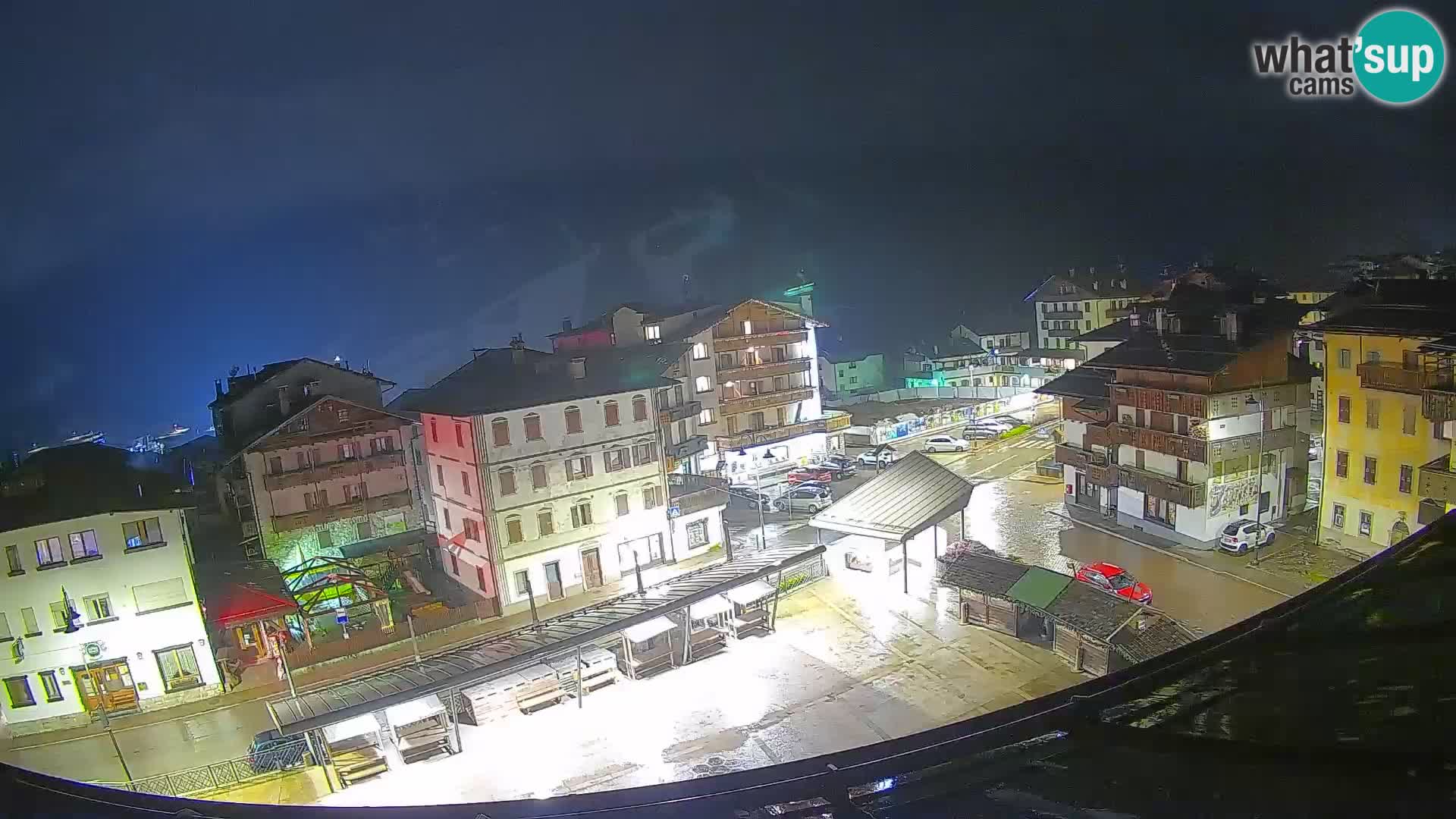 Plaza principal de Forni di Sopra