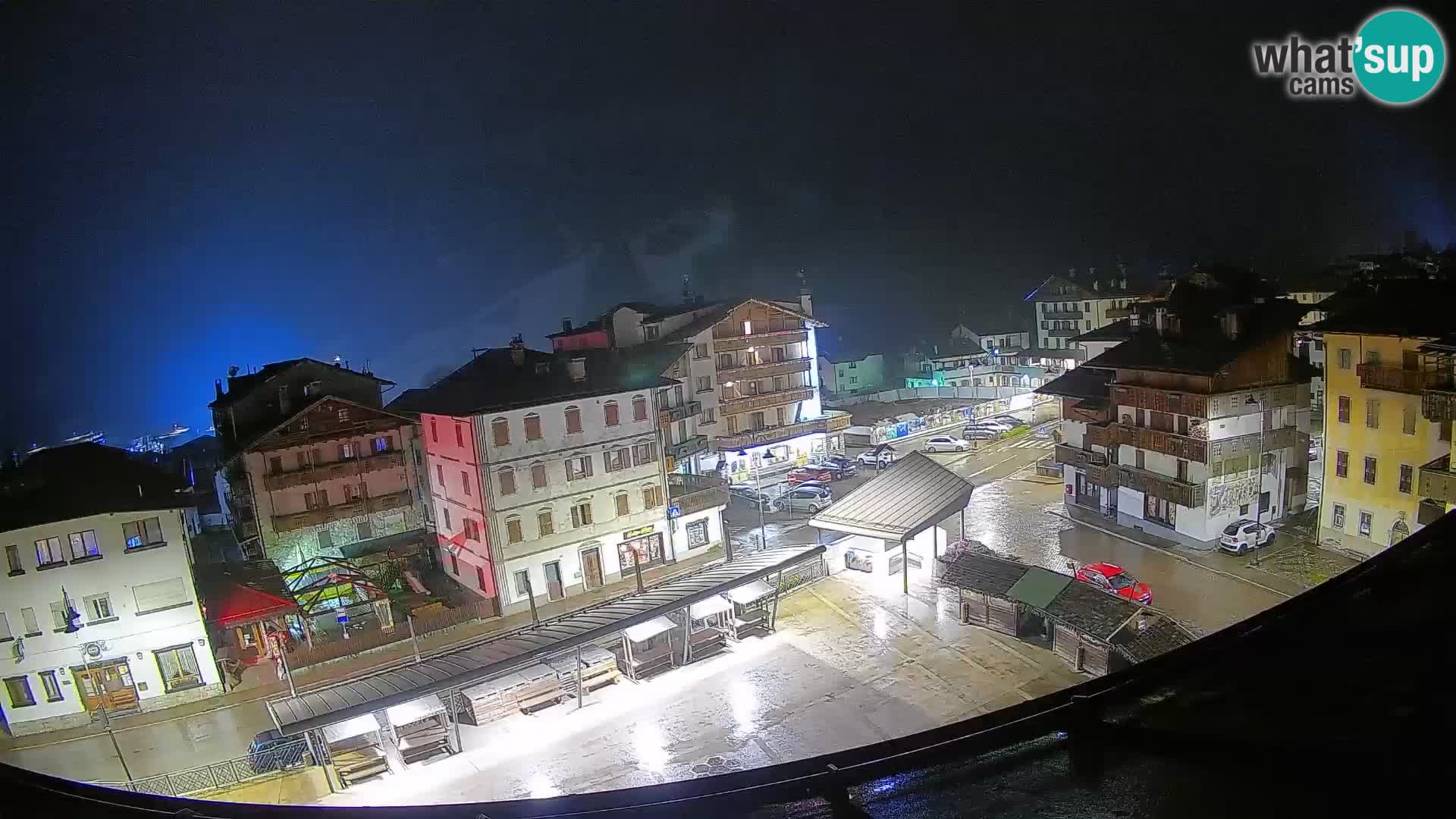 Plaza principal de Forni di Sopra