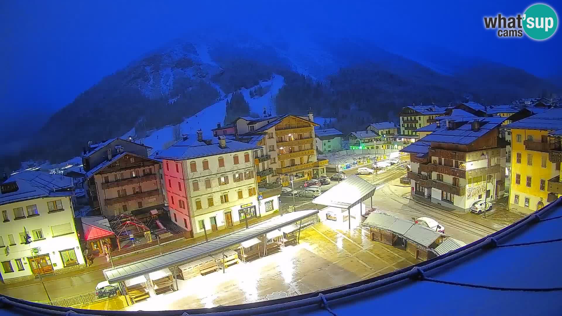 Piazza centrale di Forni di Sopra