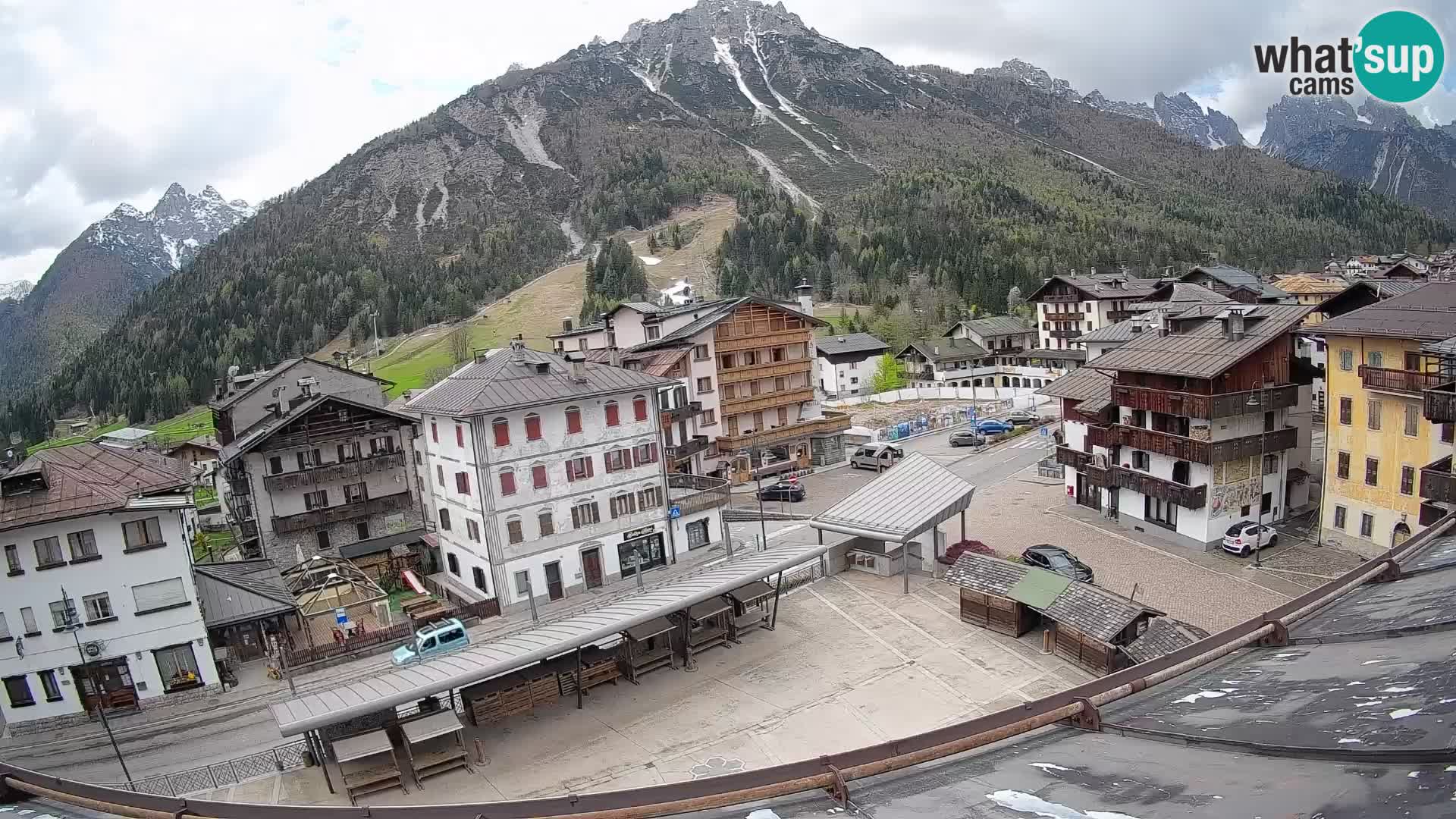 Piazza centrale di Forni di Sopra