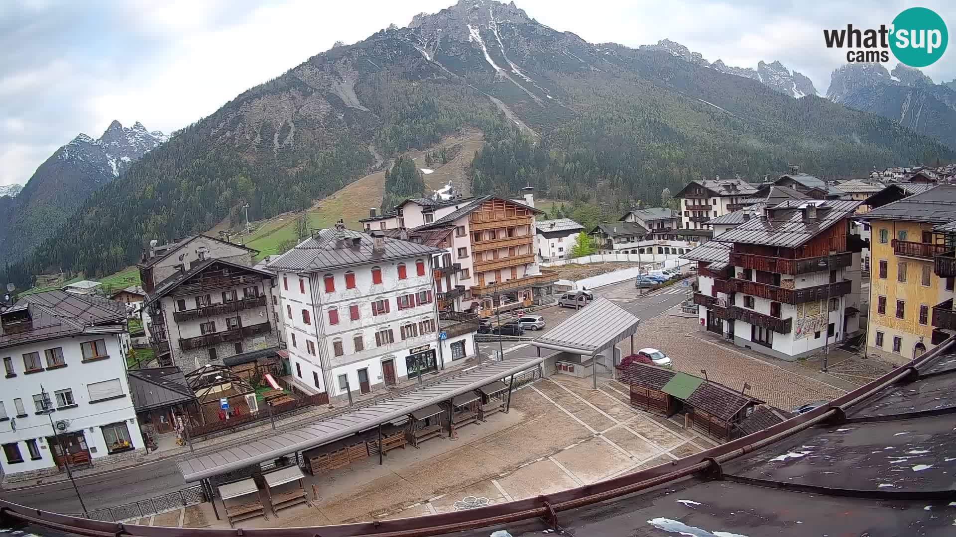 Piazza centrale di Forni di Sopra