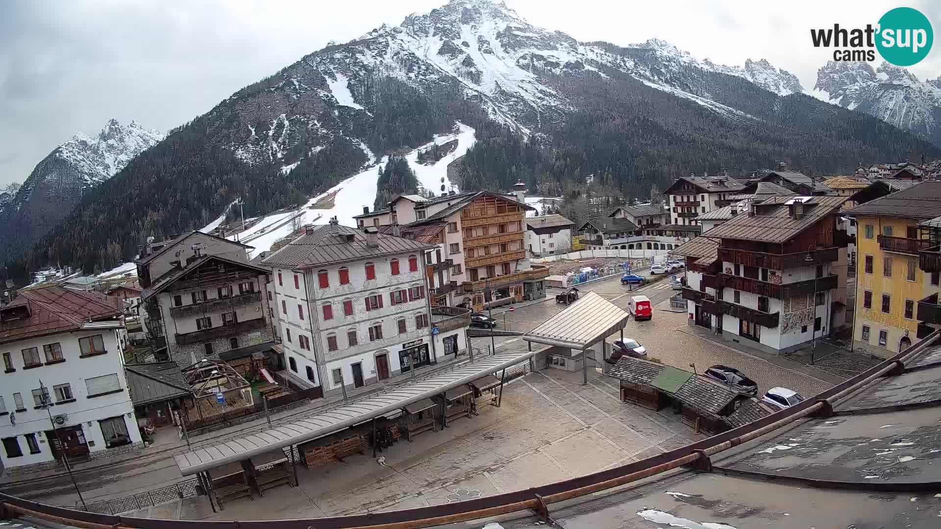 Piazza centrale di Forni di Sopra