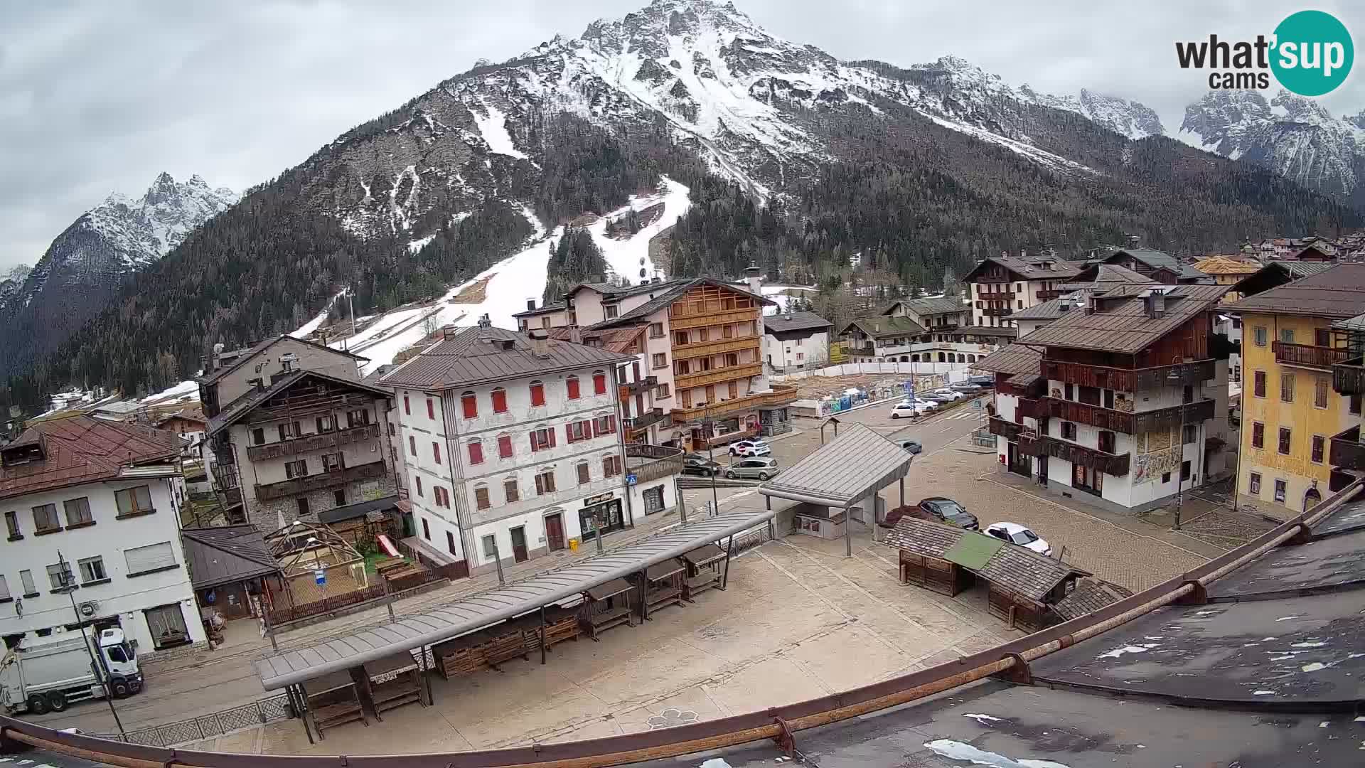 Piazza centrale di Forni di Sopra