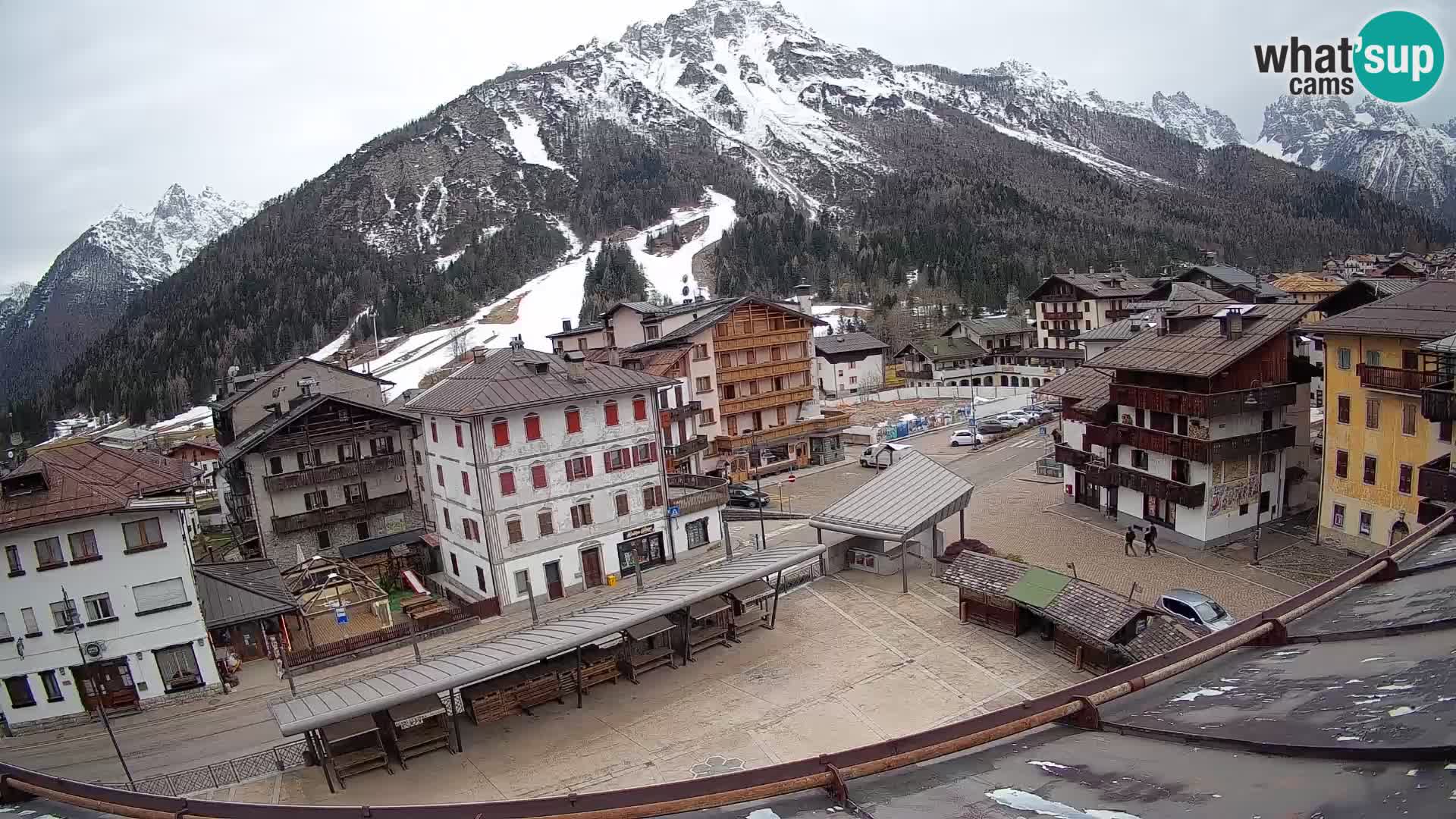 Plaza principal de Forni di Sopra