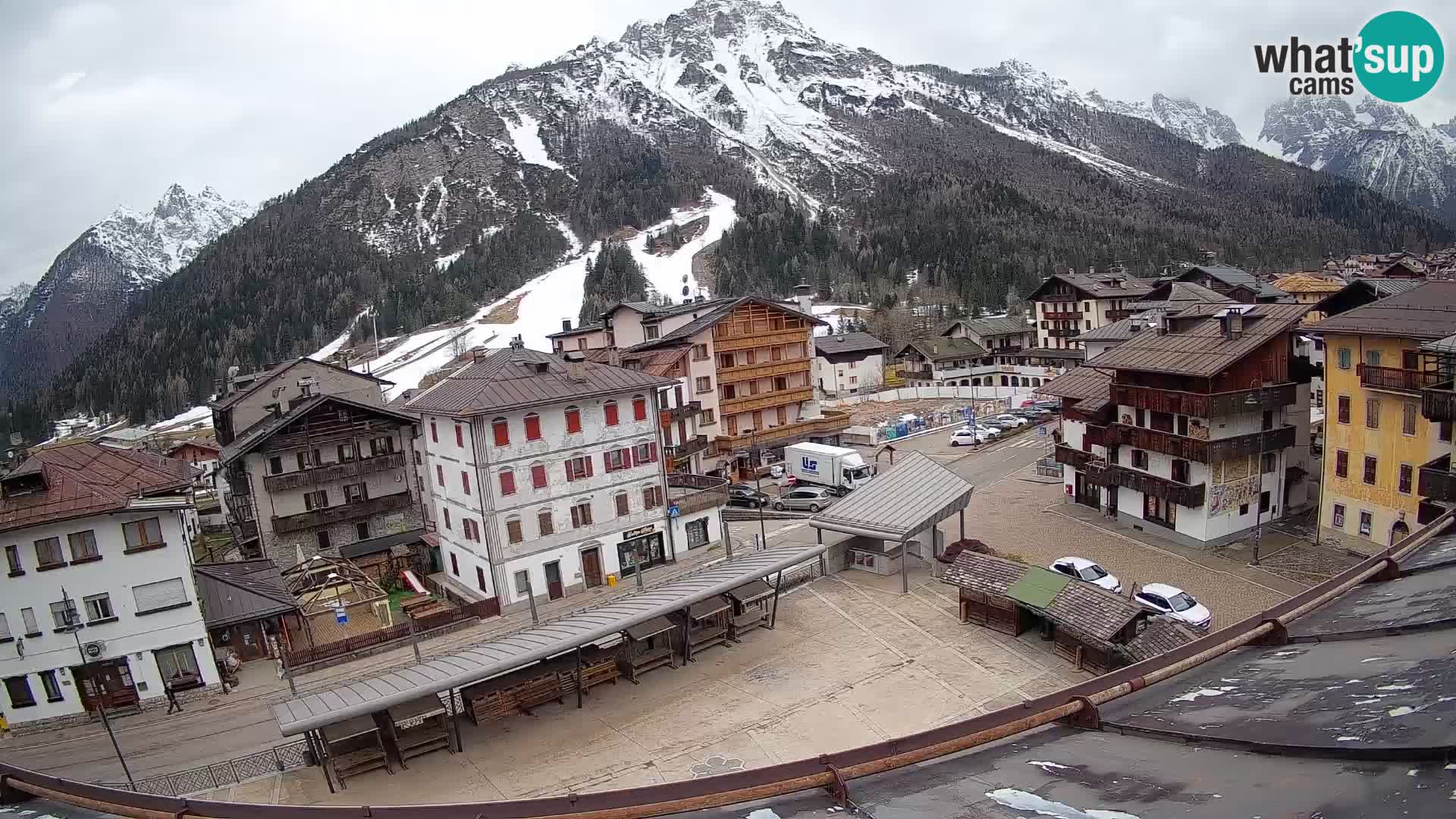 Piazza centrale di Forni di Sopra