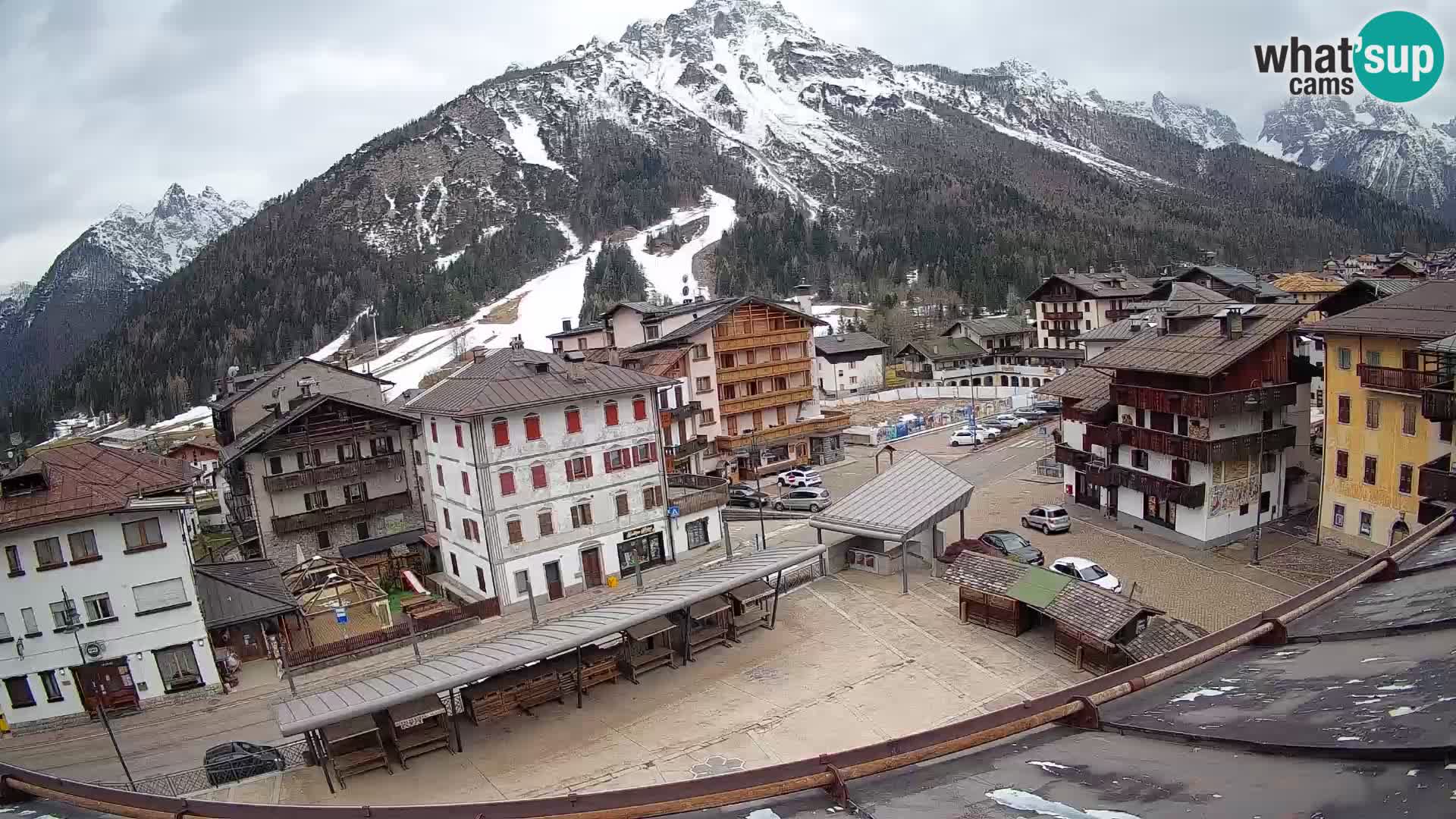 Piazza centrale di Forni di Sopra